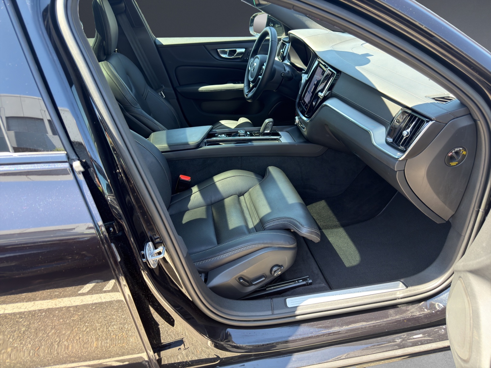 VOLVO V60 B4 Diesel Mild Hybrid R-Design Geartronic-image-9