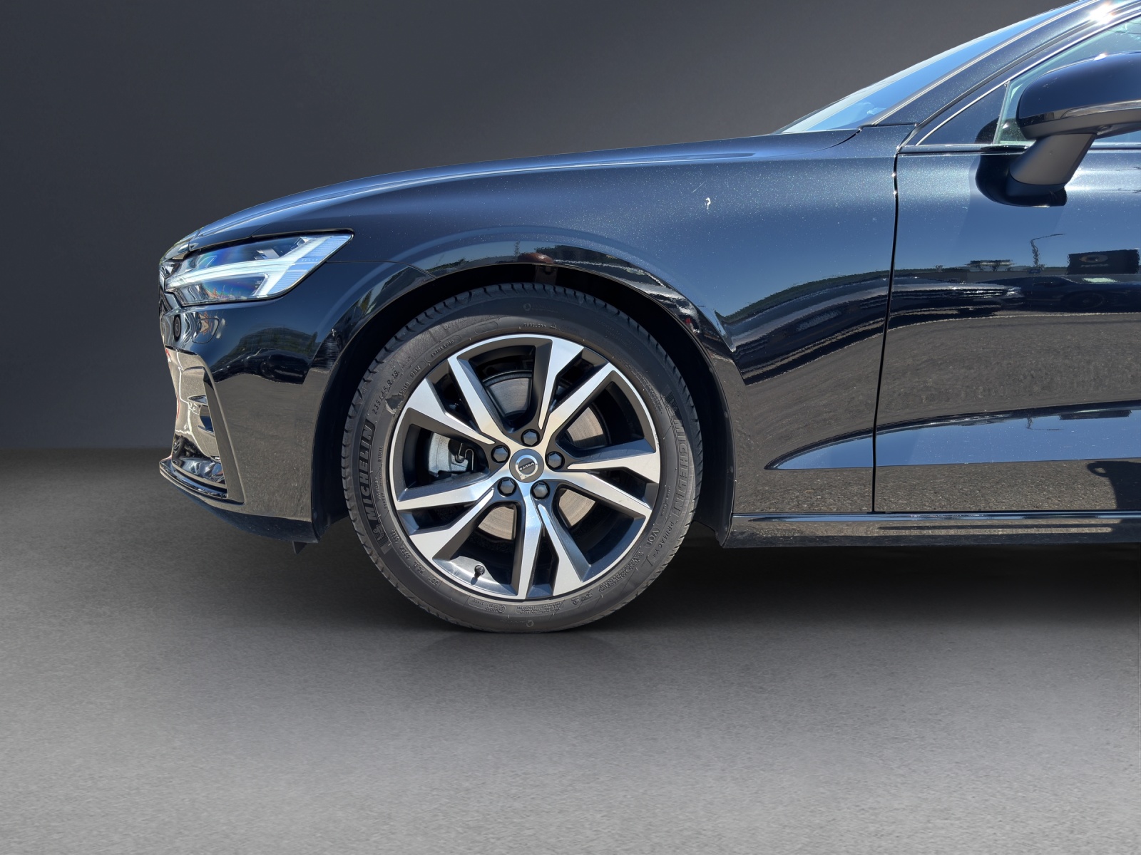 VOLVO V60 B4 Diesel Mild Hybrid R-Design Geartronic-image-6