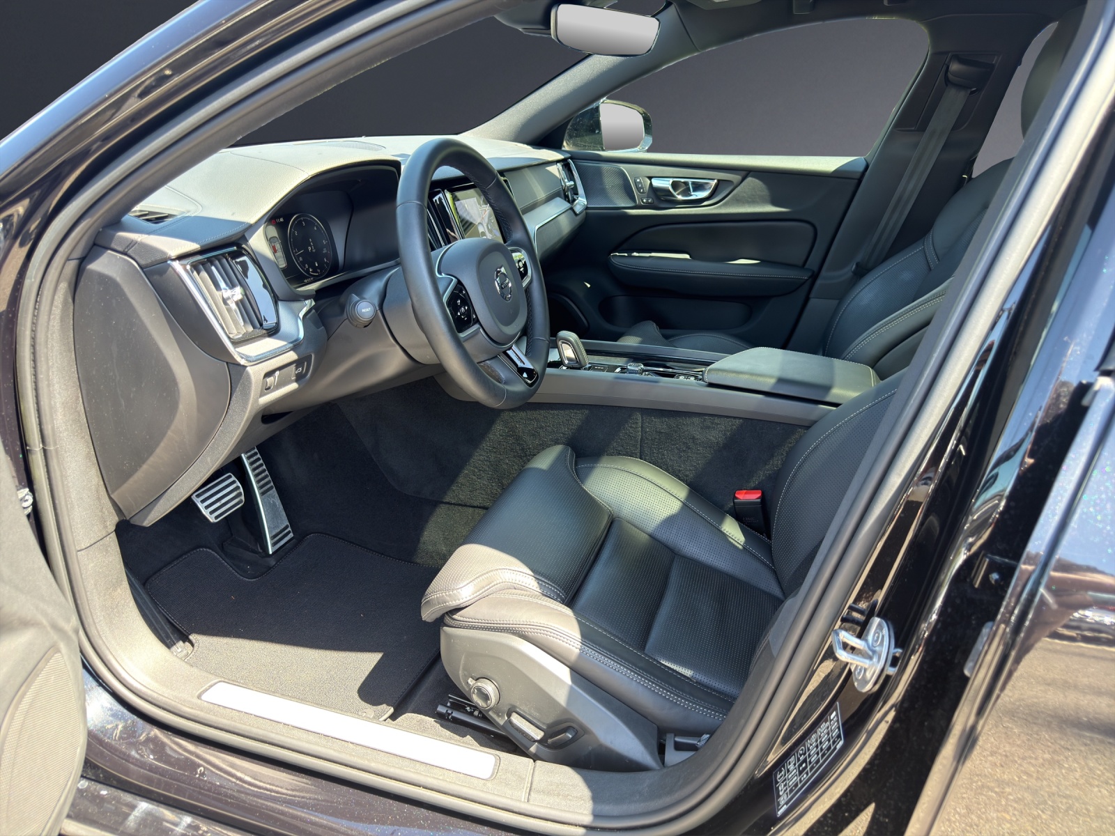 VOLVO V60 B4 Diesel Mild Hybrid R-Design Geartronic-image-8