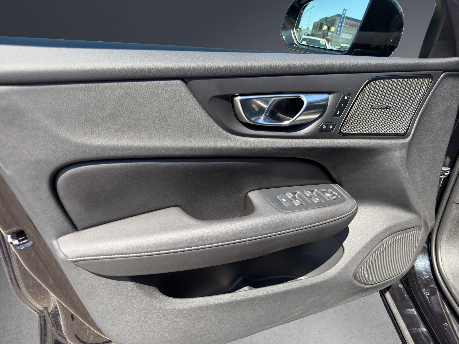 VOLVO V60 B4 Diesel Mild Hybrid R-Design Geartronic-image-13