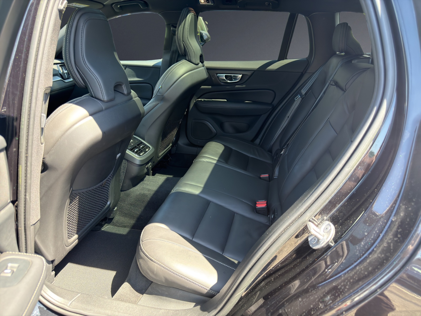 VOLVO V60 B4 Diesel Mild Hybrid R-Design Geartronic-image-12