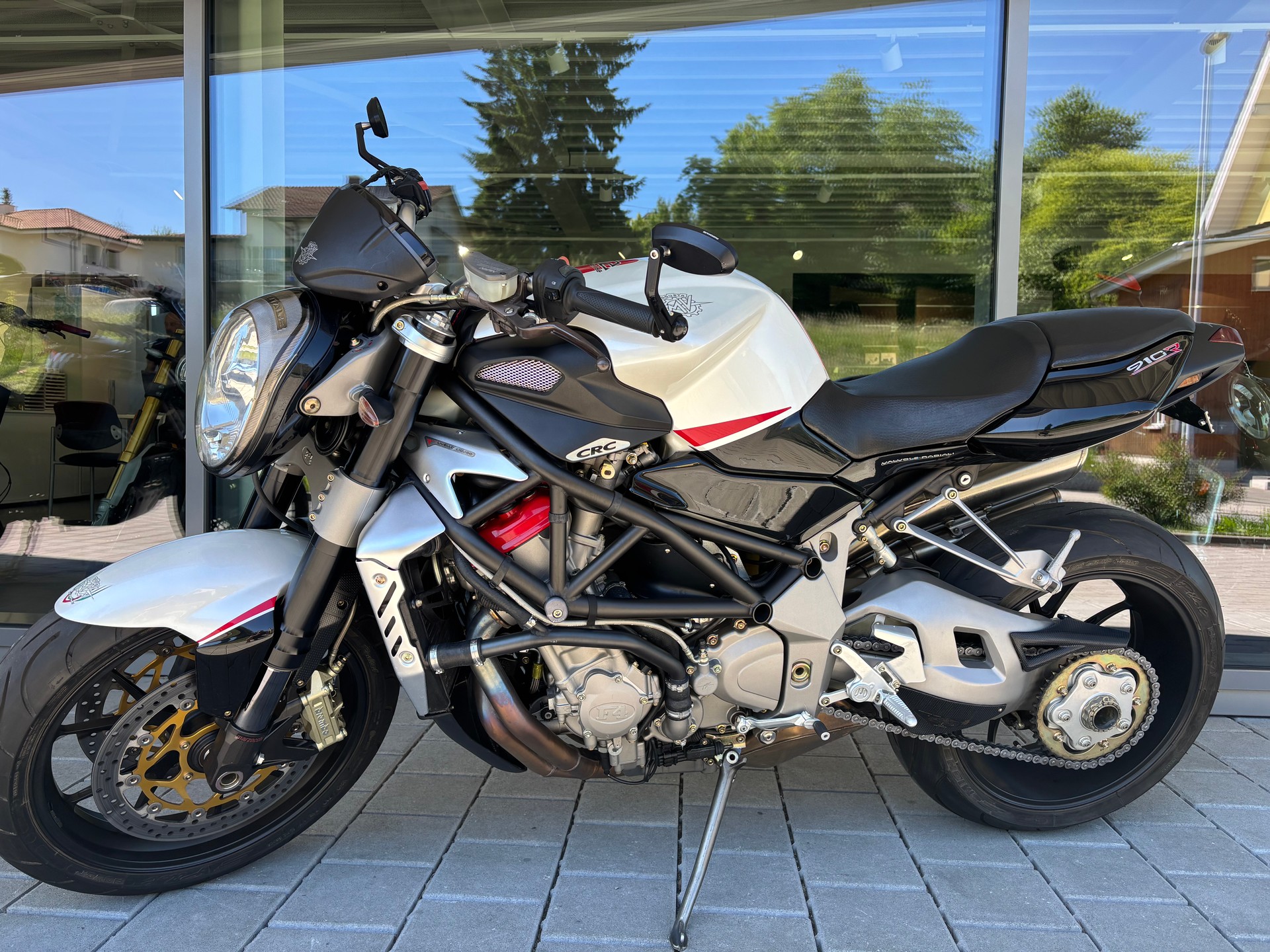 MV AGUSTA B4 Brutale 910 R-image-1