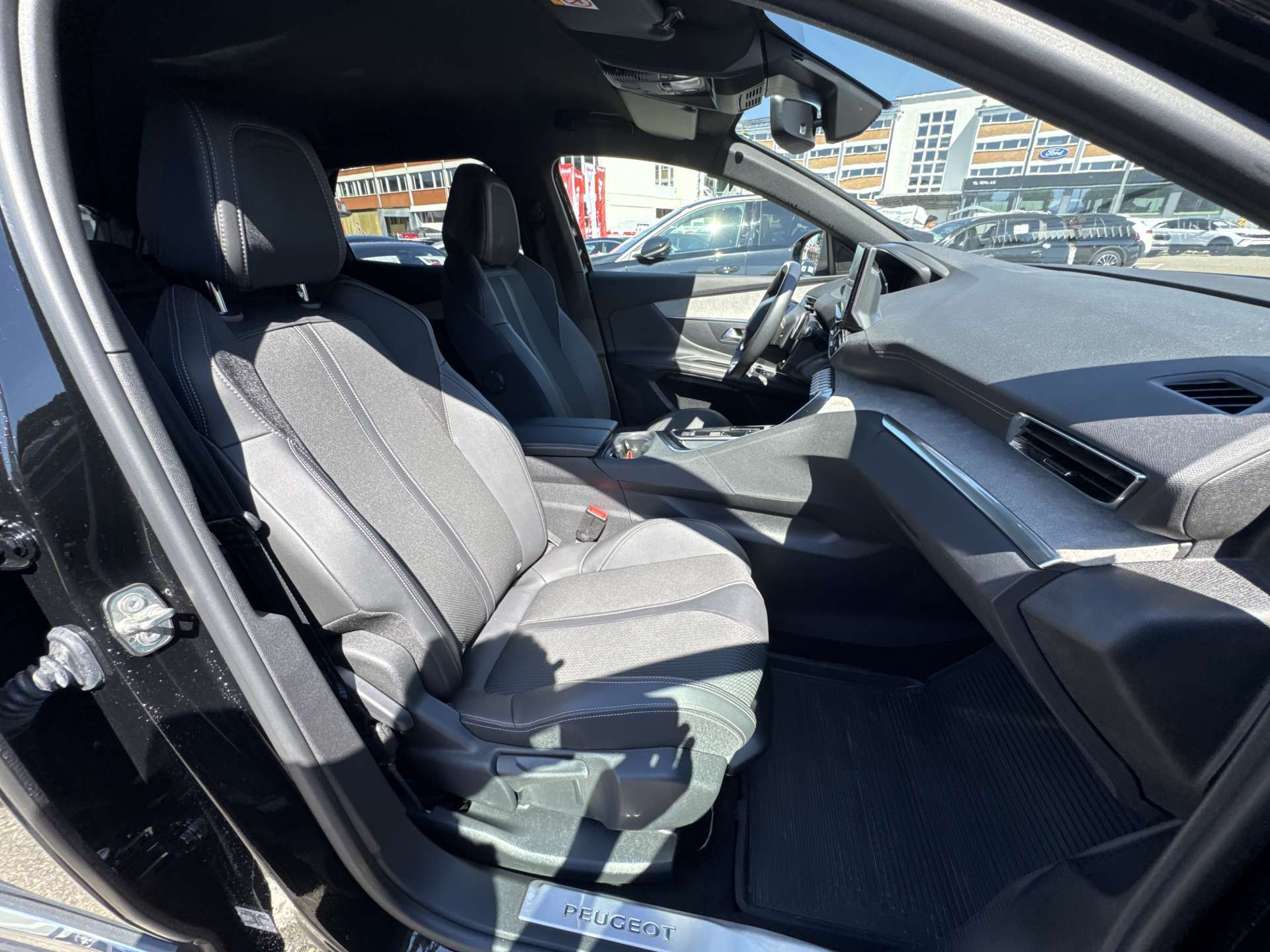 PEUGEOT 3008 1.2 PureTech GT EAT-Automat-image-12