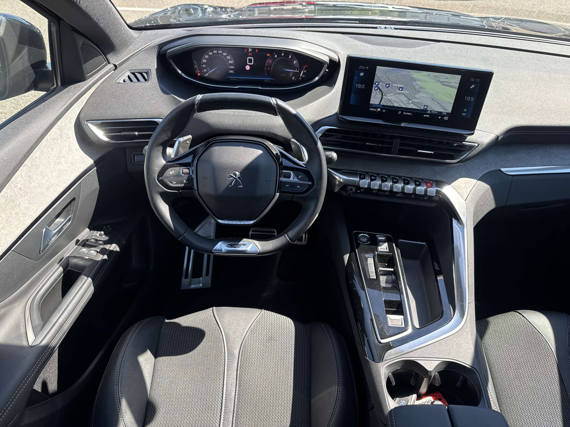 PEUGEOT 3008 1.2 PureTech GT EAT-Automat-image-4