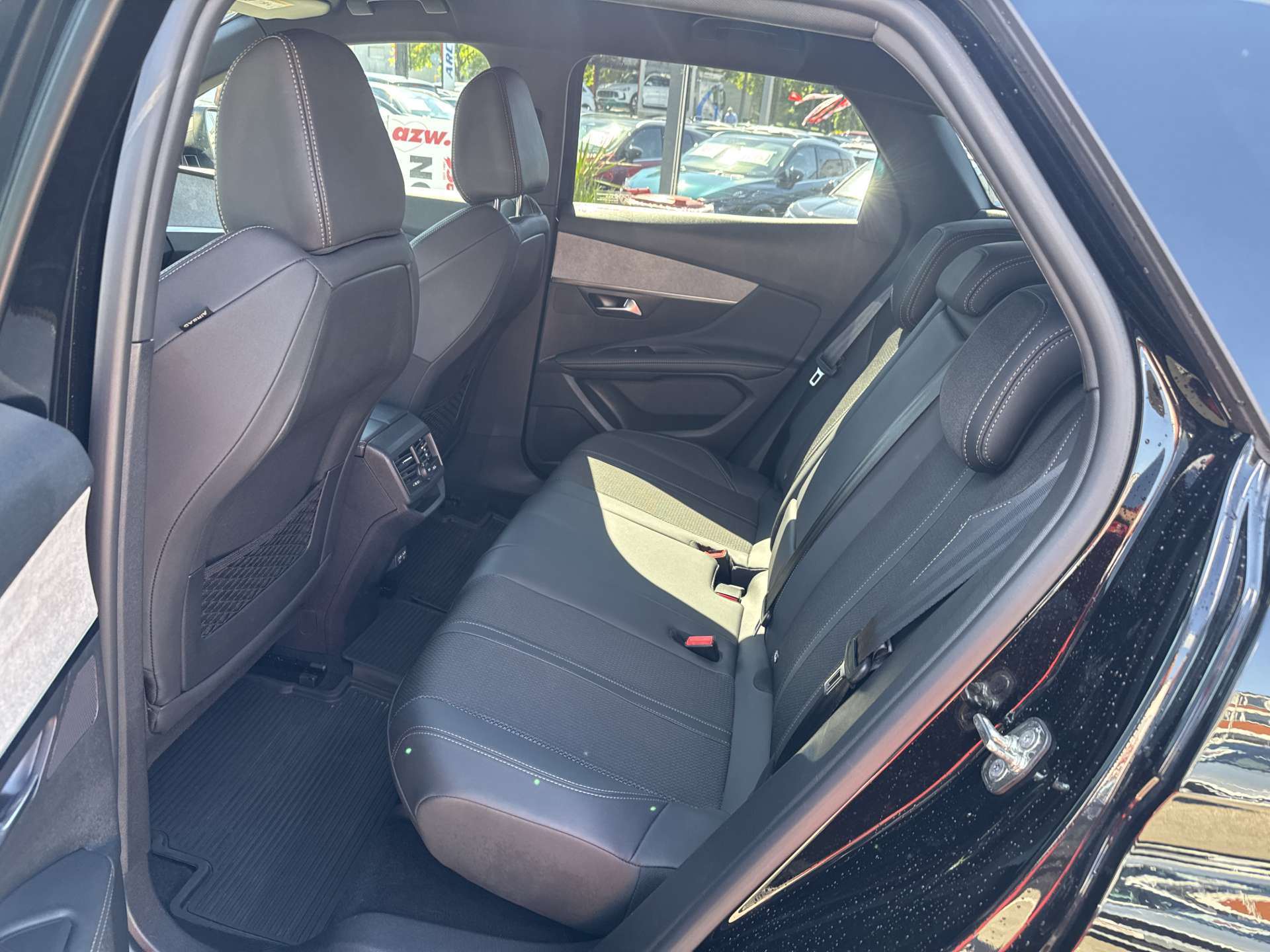 PEUGEOT 3008 1.2 PureTech GT EAT-Automat-image-6