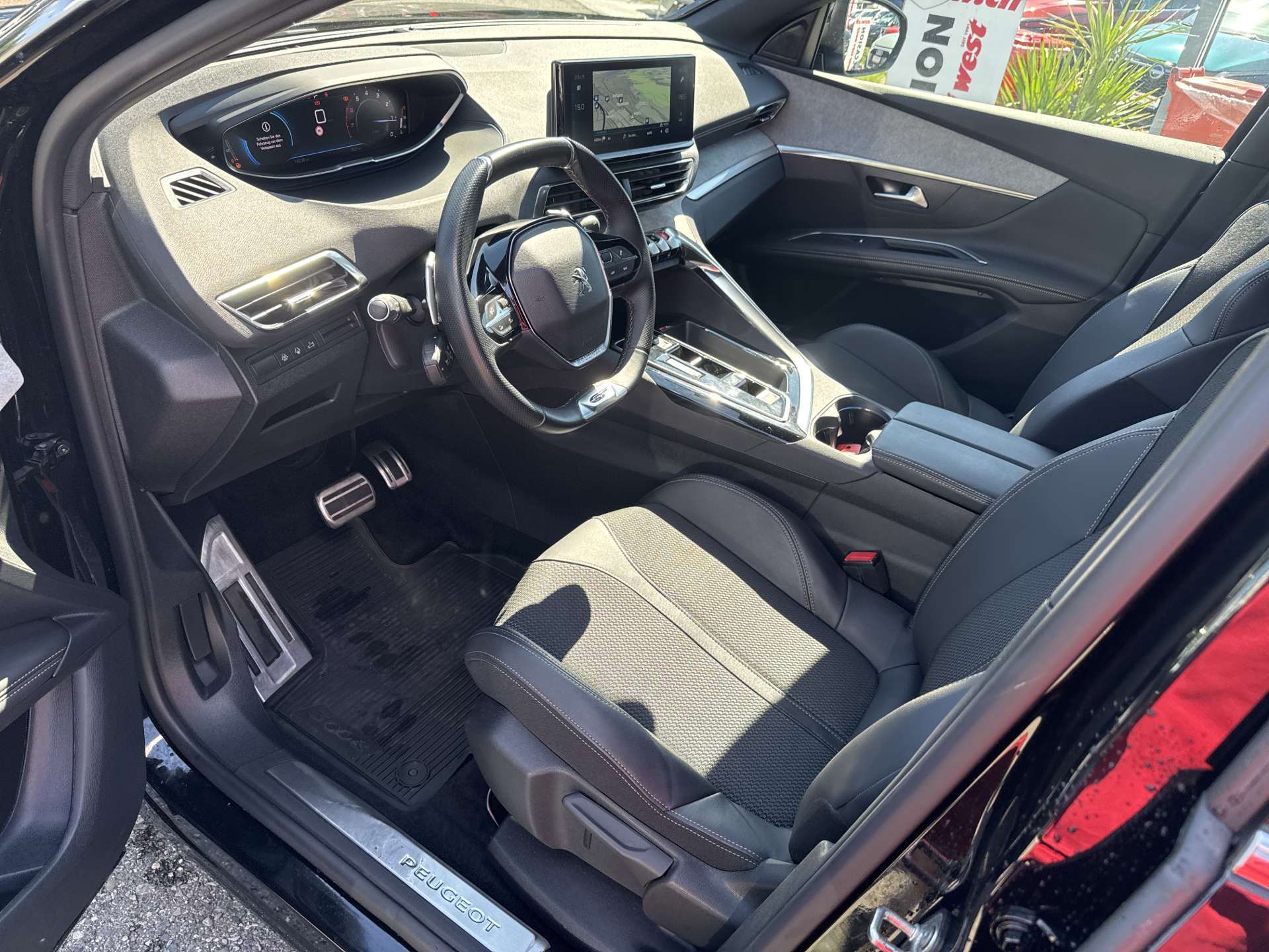 PEUGEOT 3008 1.2 PureTech GT EAT-Automat-image-5