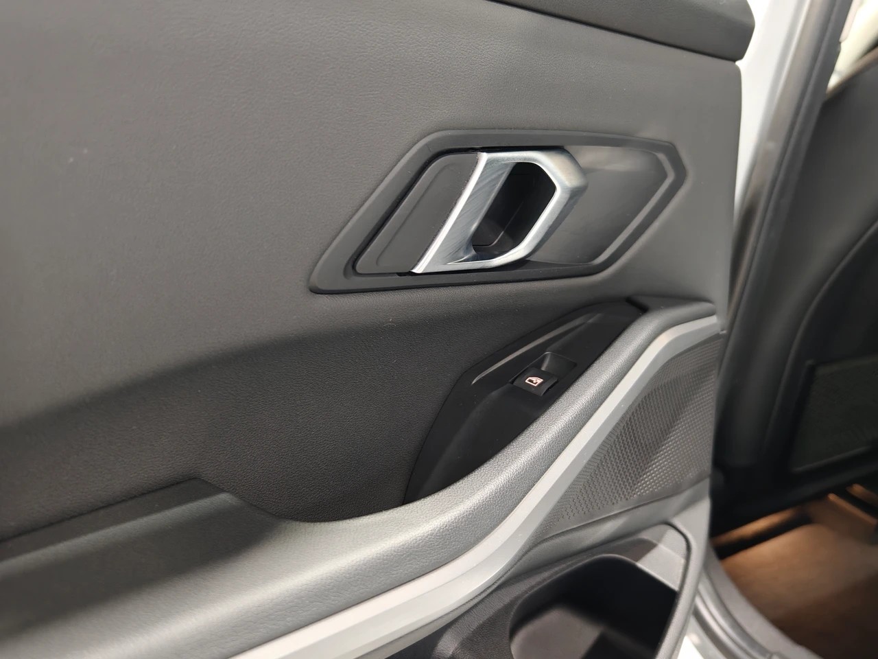 BMW 320d xDrive CH FAHRZEUG-image-14