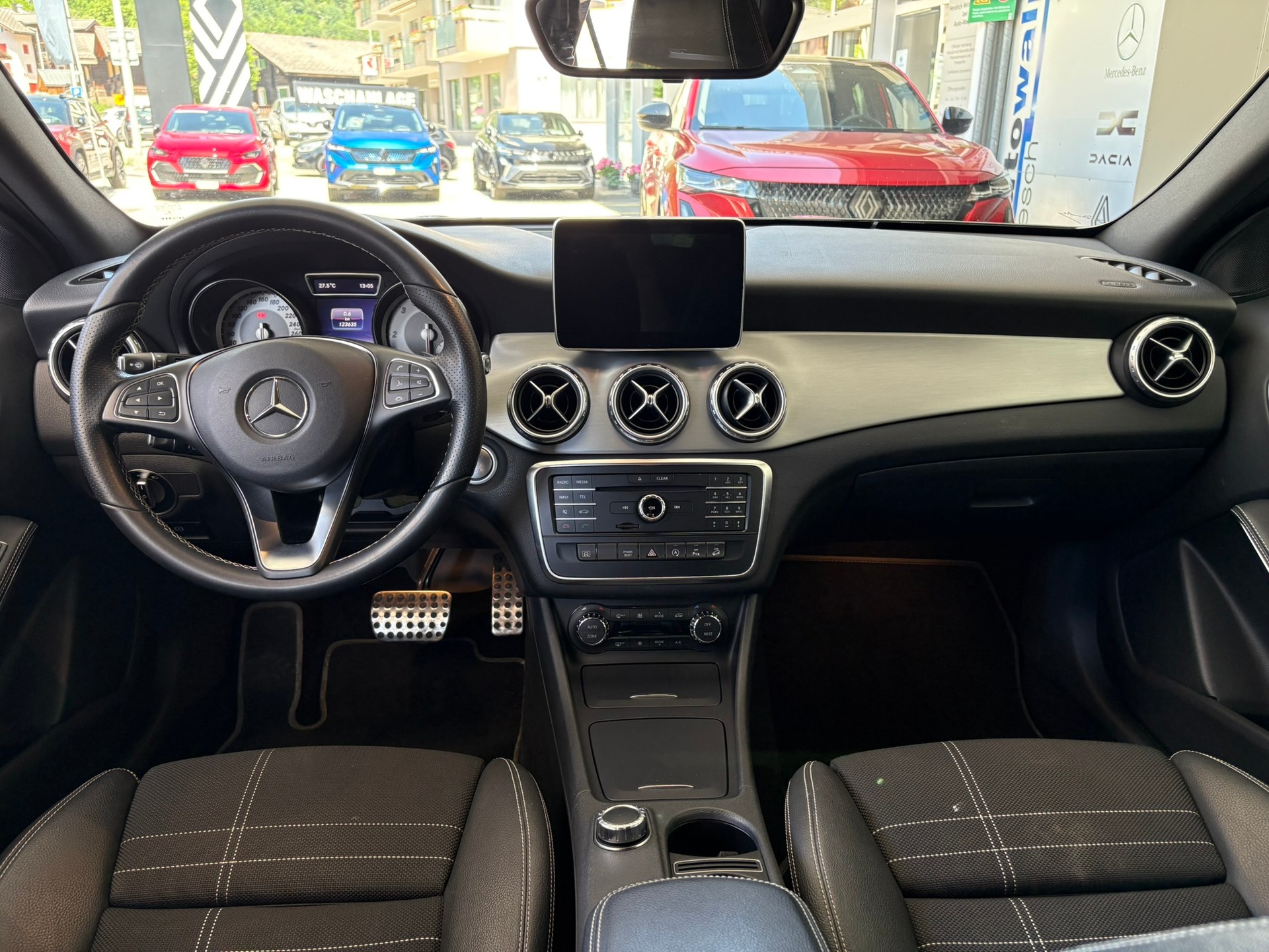 MERCEDES-BENZ GLA 200 CDI Swiss Edition 4 Matic-image-16