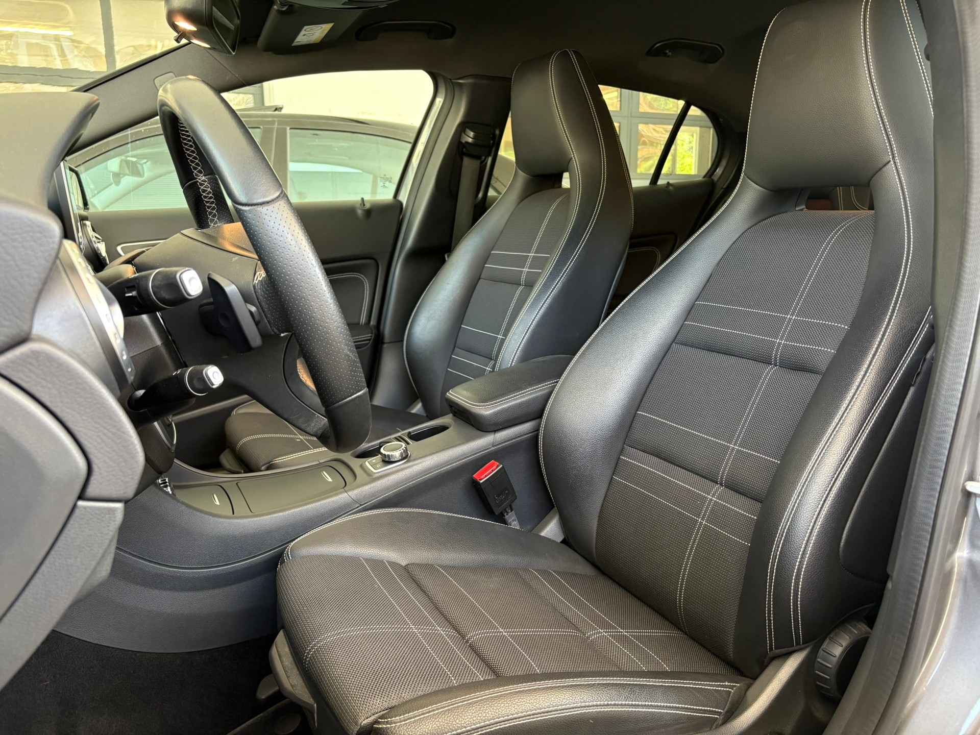 MERCEDES-BENZ GLA 200 CDI Swiss Edition 4 Matic-image-9