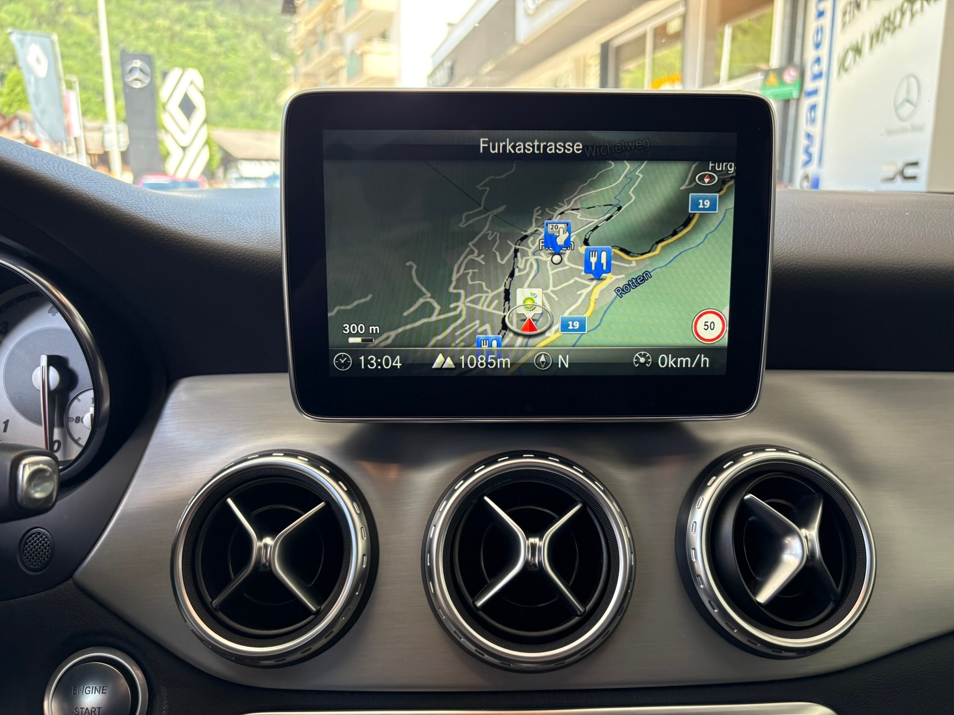 MERCEDES-BENZ GLA 200 CDI Swiss Edition 4 Matic-image-12