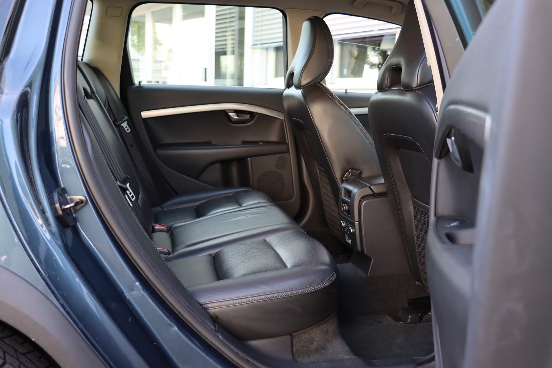 VOLVO XC70 D5 AWD Summum Geartronic-image-8