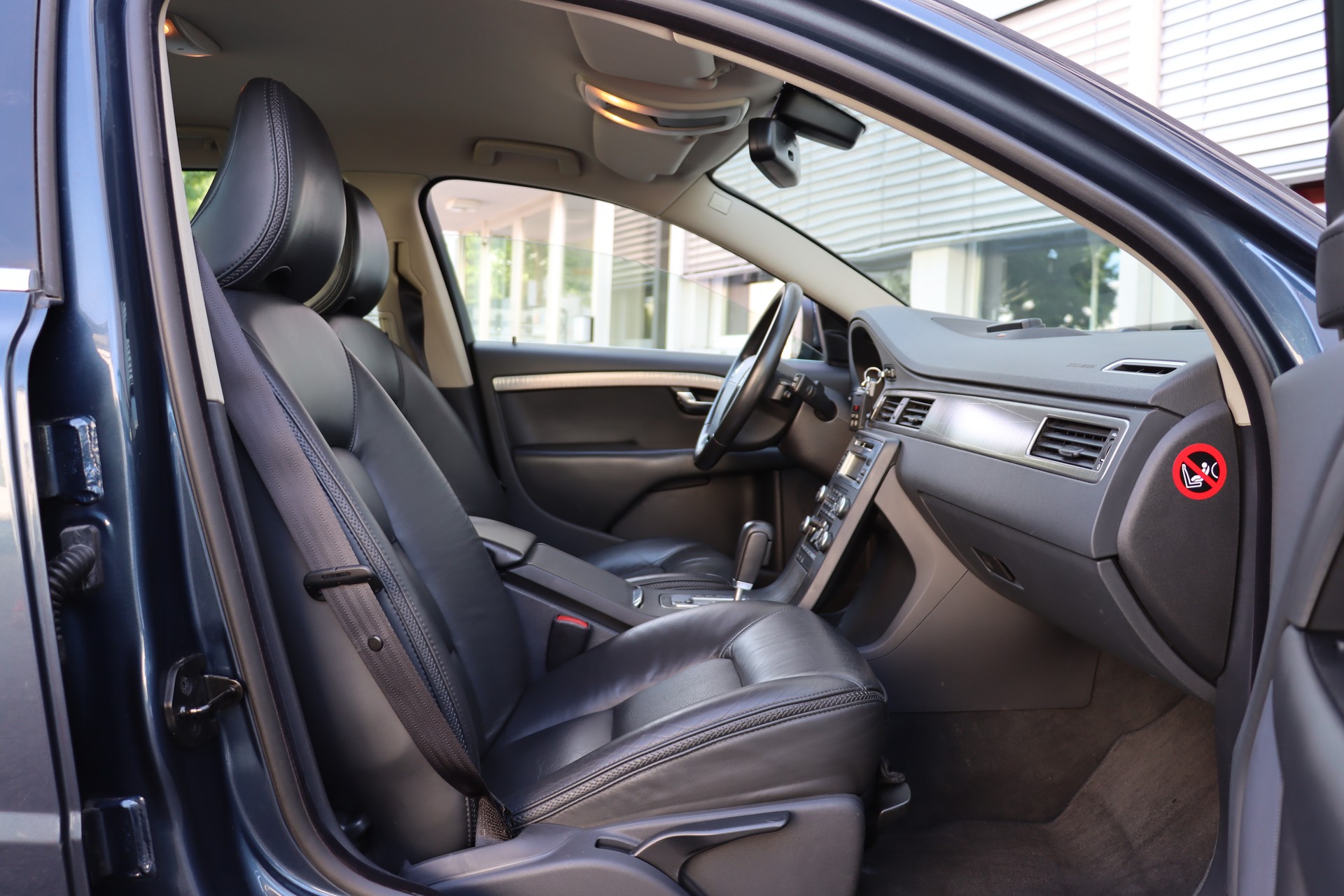 VOLVO XC70 D5 AWD Summum Geartronic-image-6