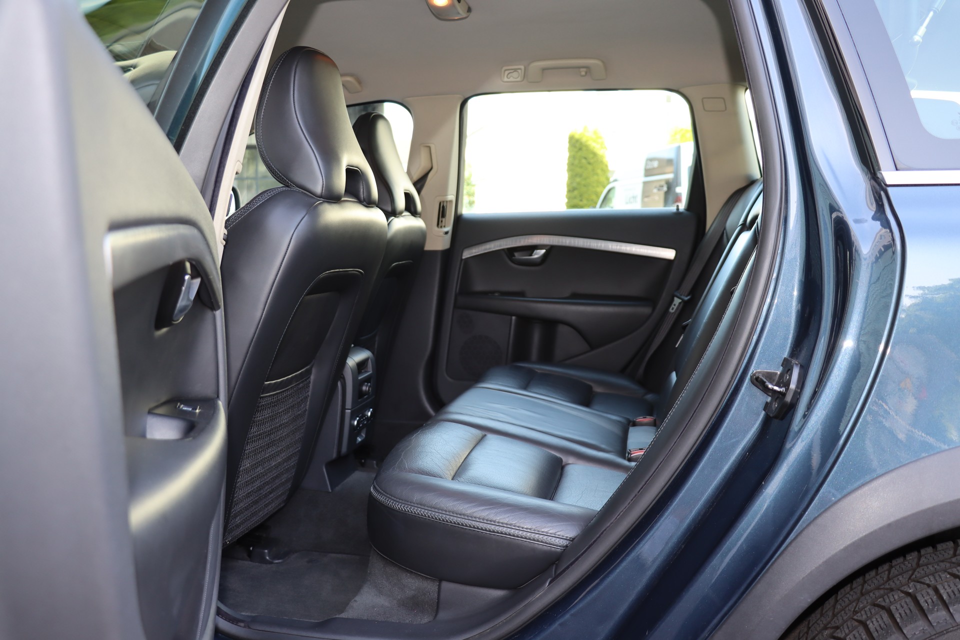 VOLVO XC70 D5 AWD Summum Geartronic-image-9