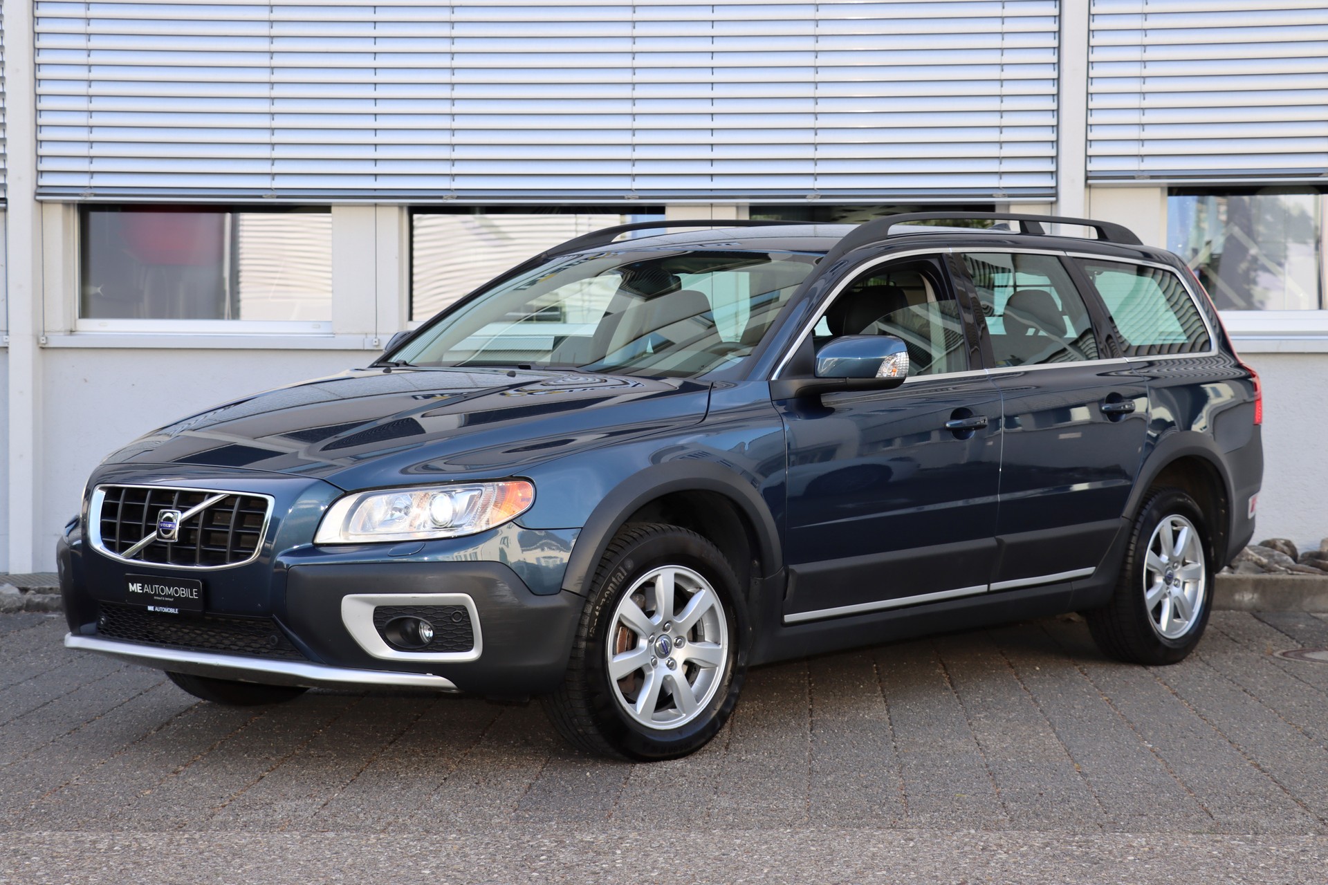 VOLVO XC70 D5 AWD Summum Geartronic-image-0