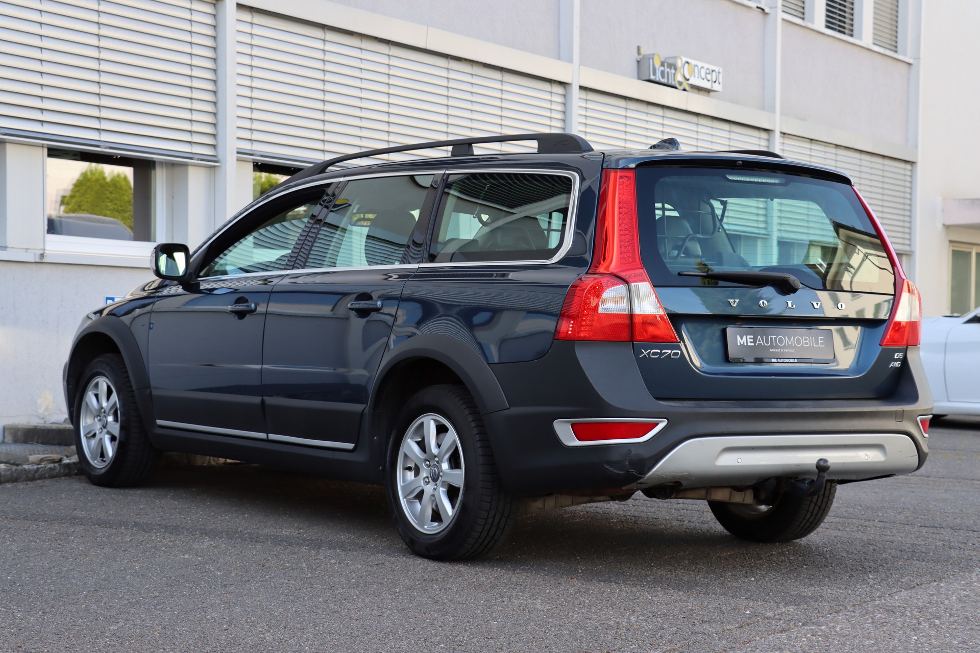 VOLVO XC70 D5 AWD Summum Geartronic-image-3