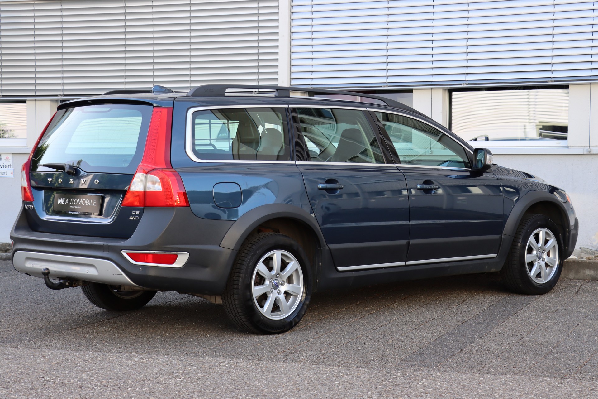 VOLVO XC70 D5 AWD Summum Geartronic-image-2