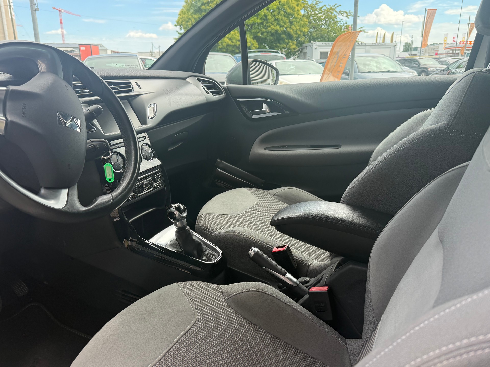 DS AUTOMOBILES DS3 1.2 VTi SO Chic-image-8