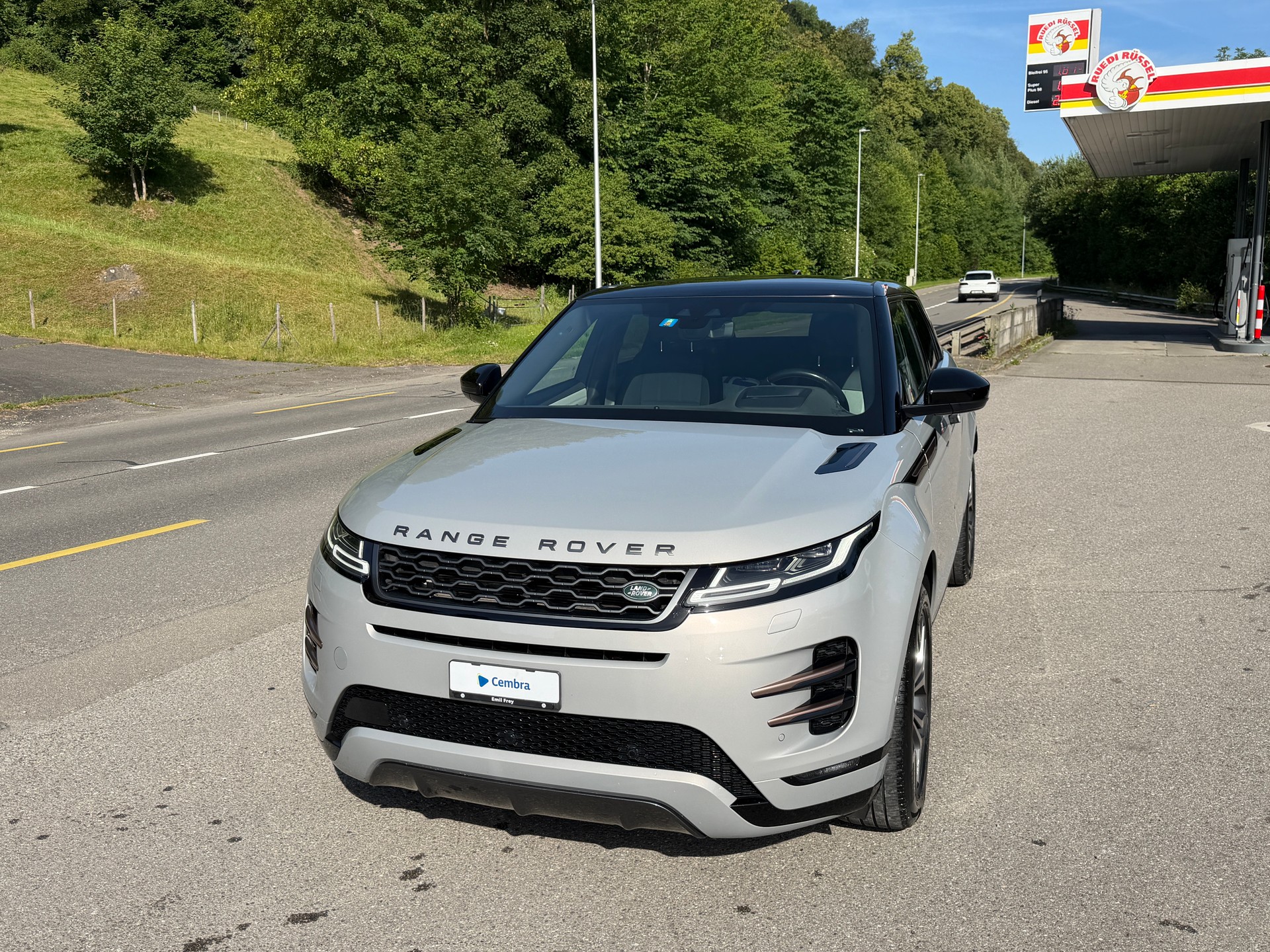 LAND ROVER Range Rover Evoque R-Dyn First Edi P 250 HSE AT9-image-1