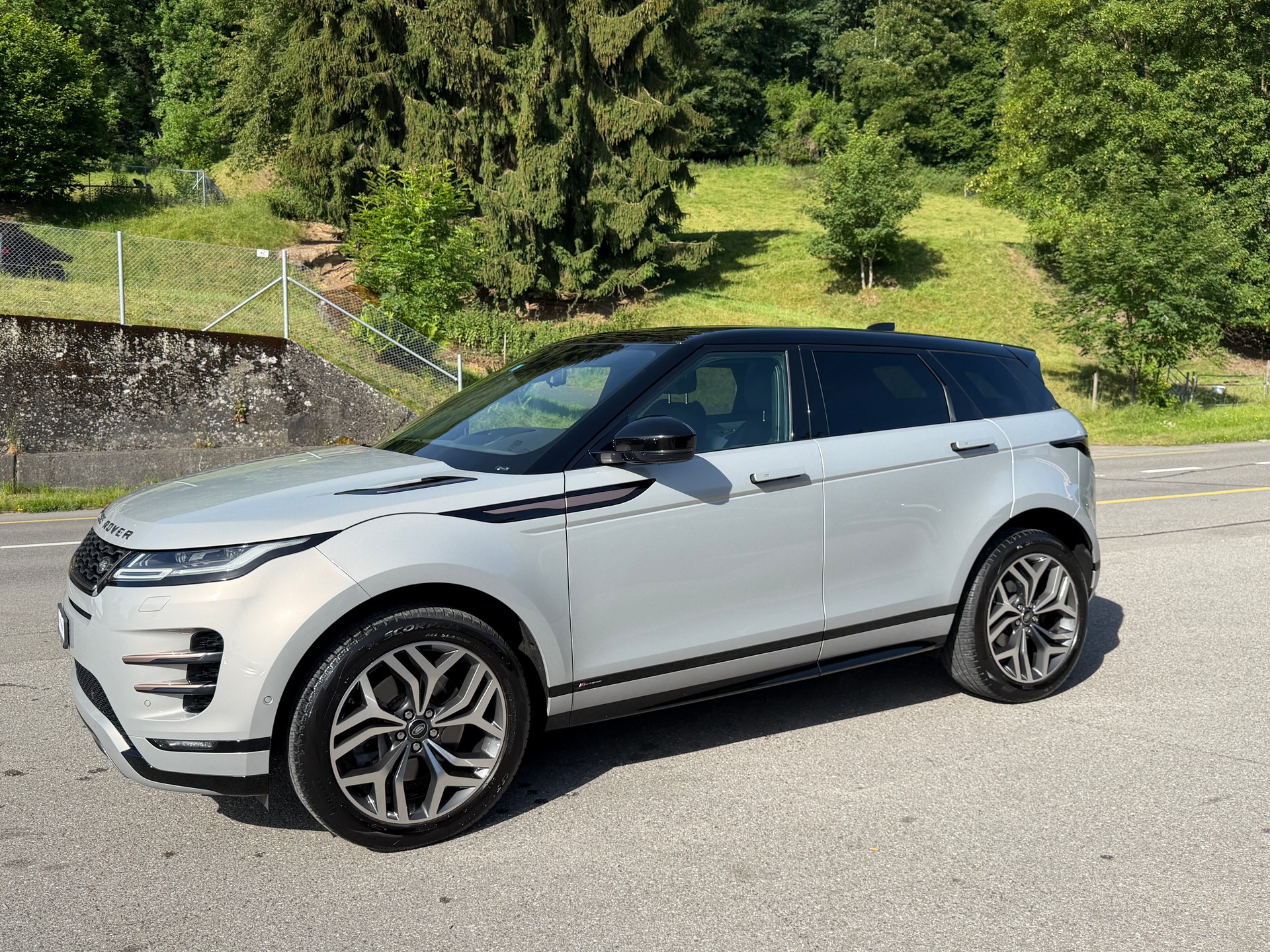 LAND ROVER Range Rover Evoque R-Dyn First Edi P 250 HSE AT9-image-2