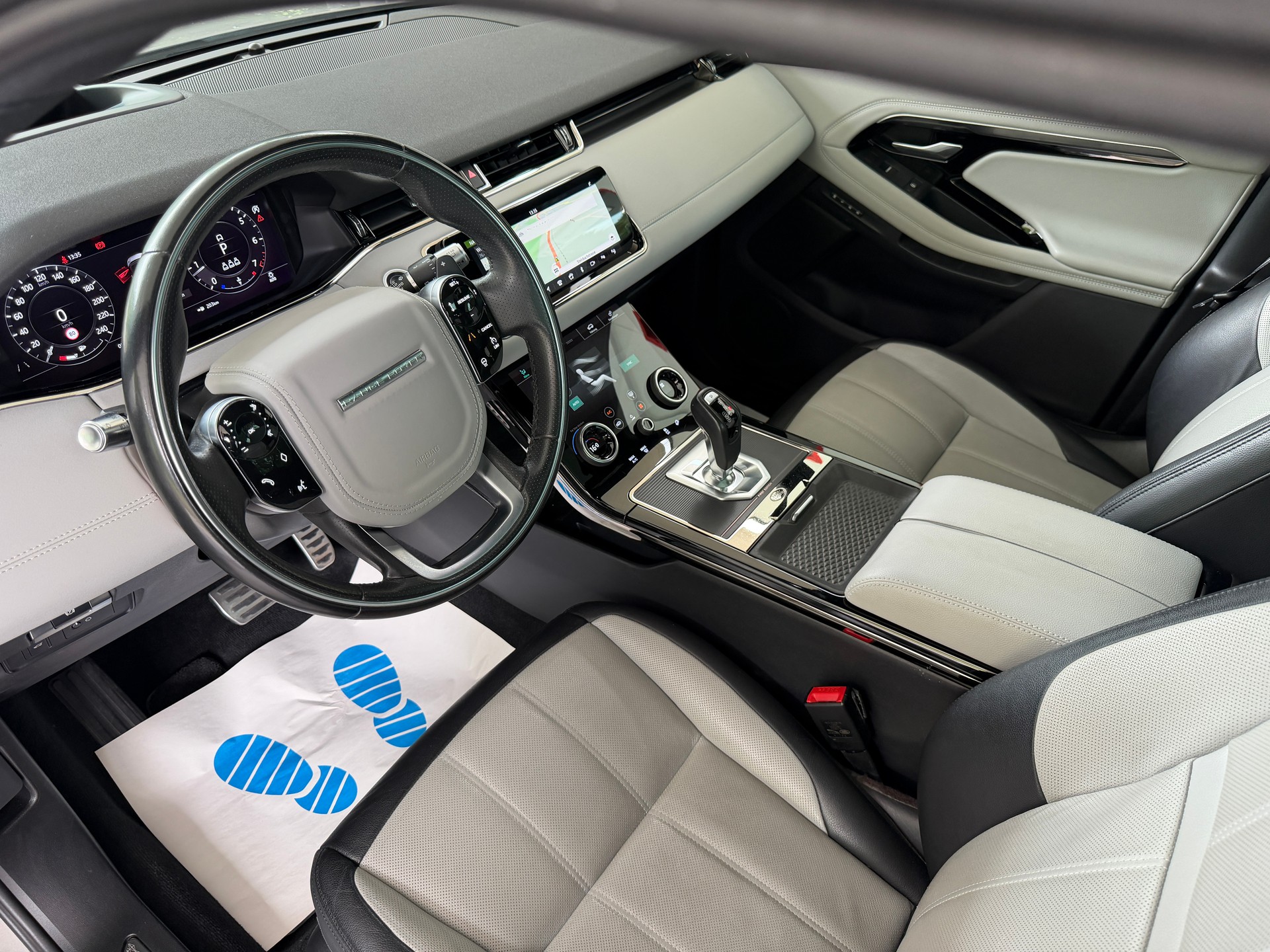 LAND ROVER Range Rover Evoque R-Dyn First Edi P 250 HSE AT9-image-12