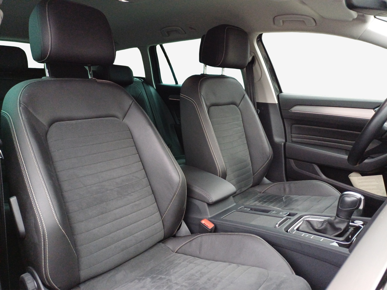 VW Passat 2.0 TDI BMT Elegance 4Motion DSG-image-10
