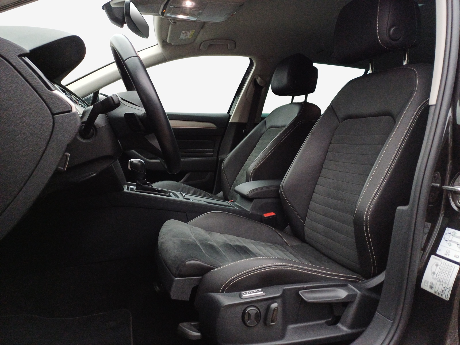 VW Passat 2.0 TDI BMT Elegance 4Motion DSG-image-6