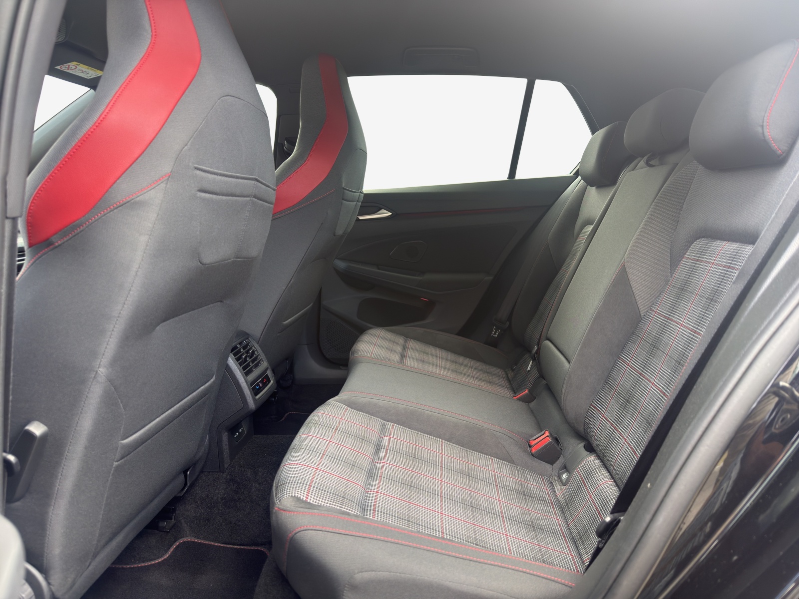 VW Golf 2.0 TSI GTI DSG-image-11