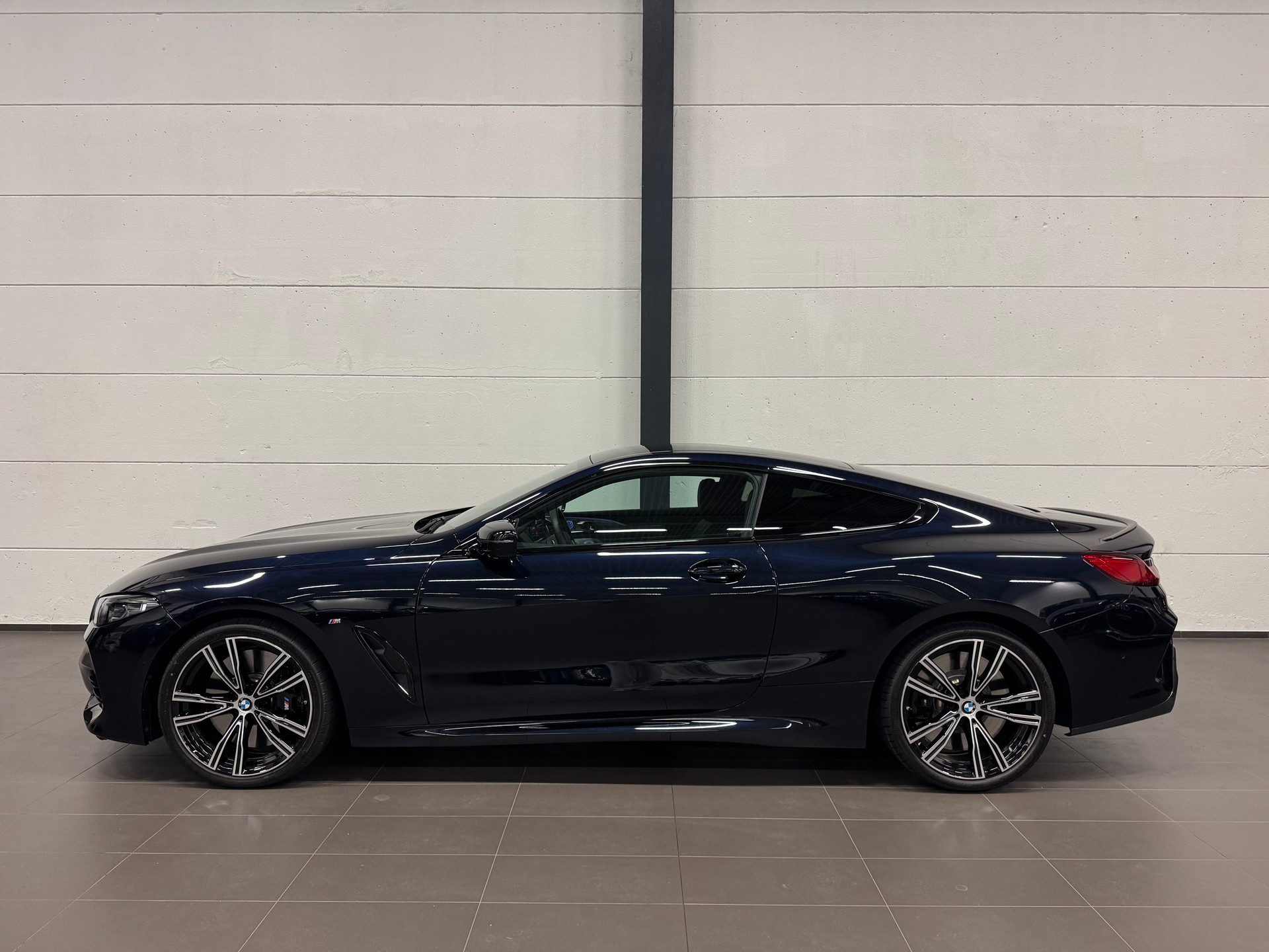 BMW M850i xDrive Steptronic-image-8