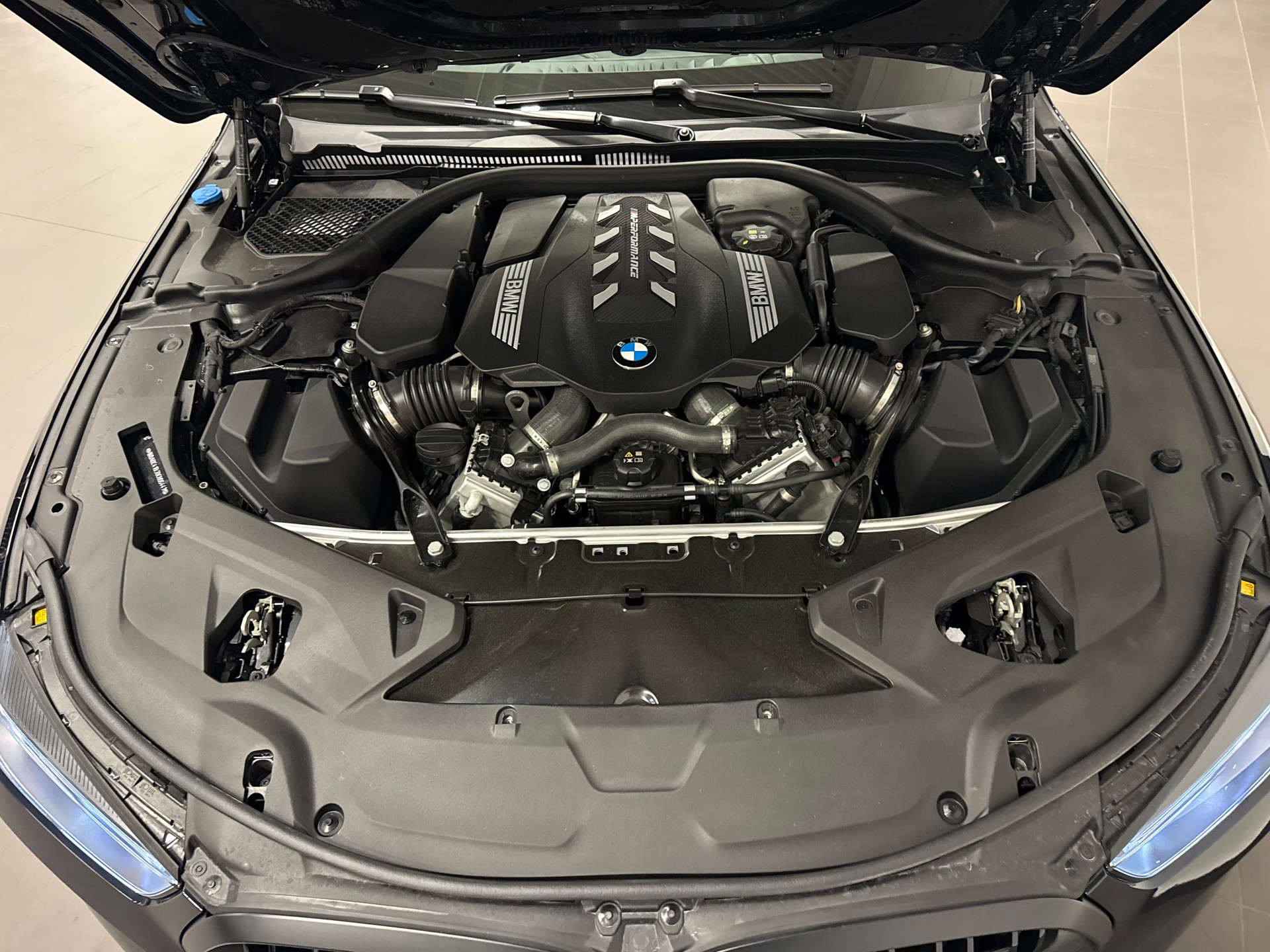 BMW M850i xDrive Steptronic-image-30
