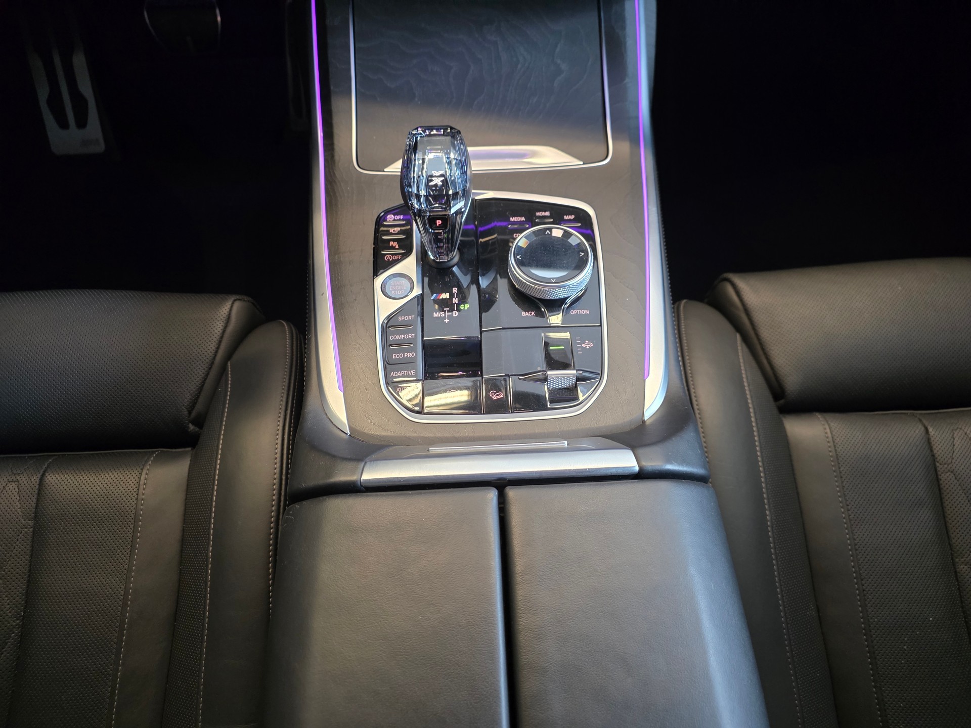 BMW X7 M50i-image-8