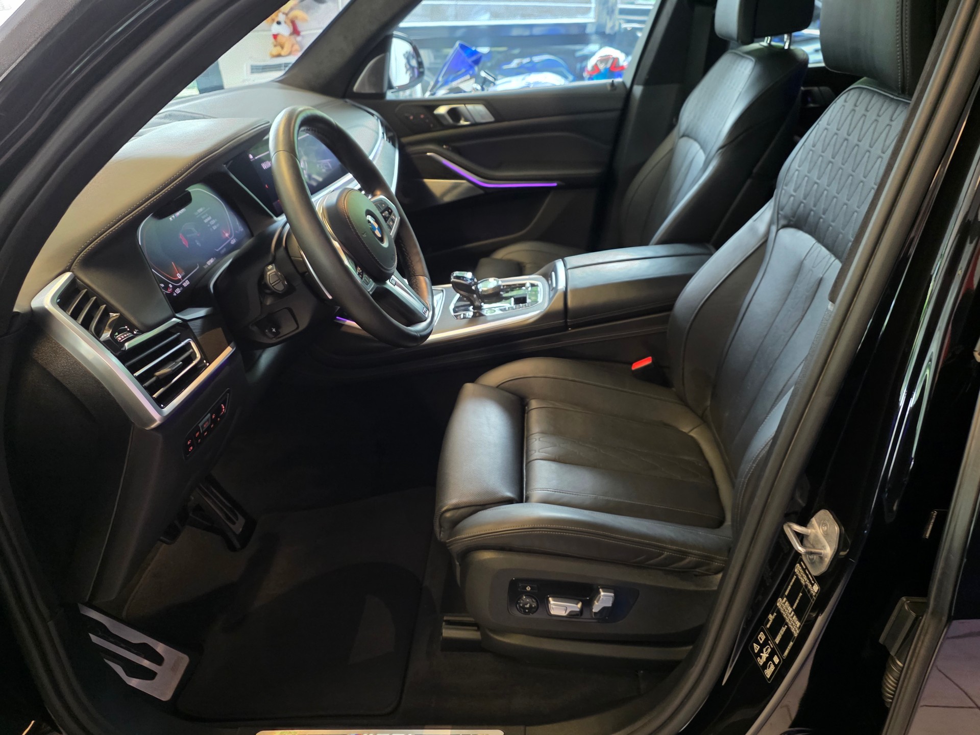 BMW X7 M50i-image-3