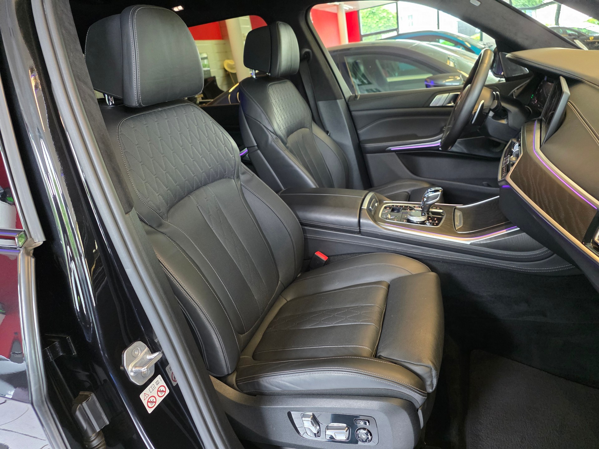 BMW X7 M50i-image-10