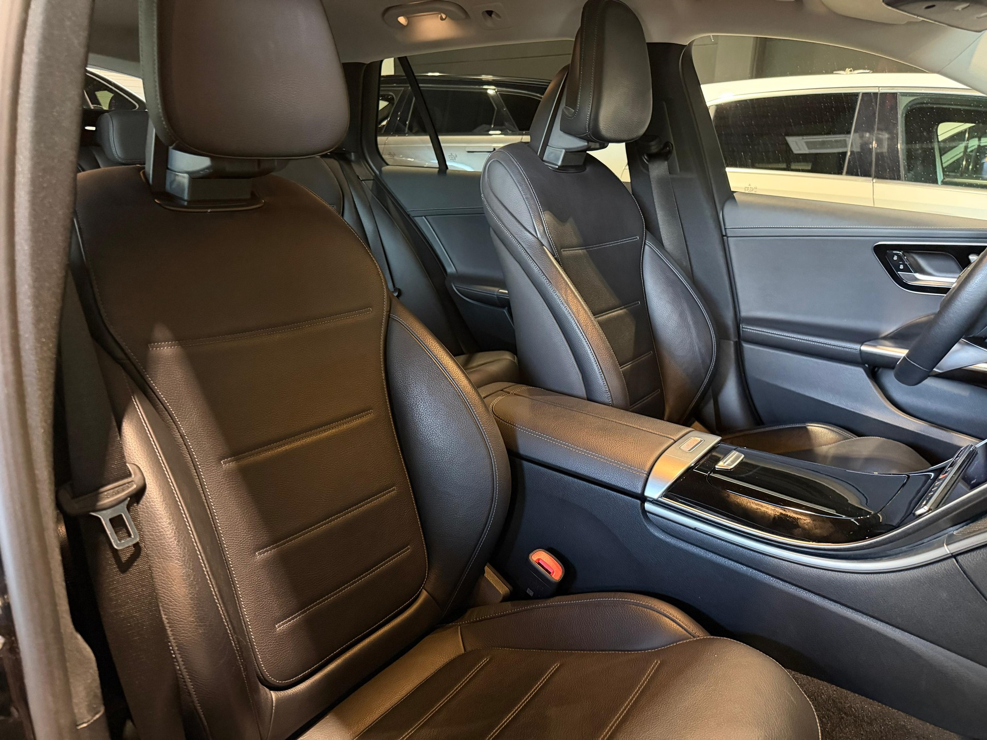 MERCEDES-BENZ C 200 T Avantgarde-image-8