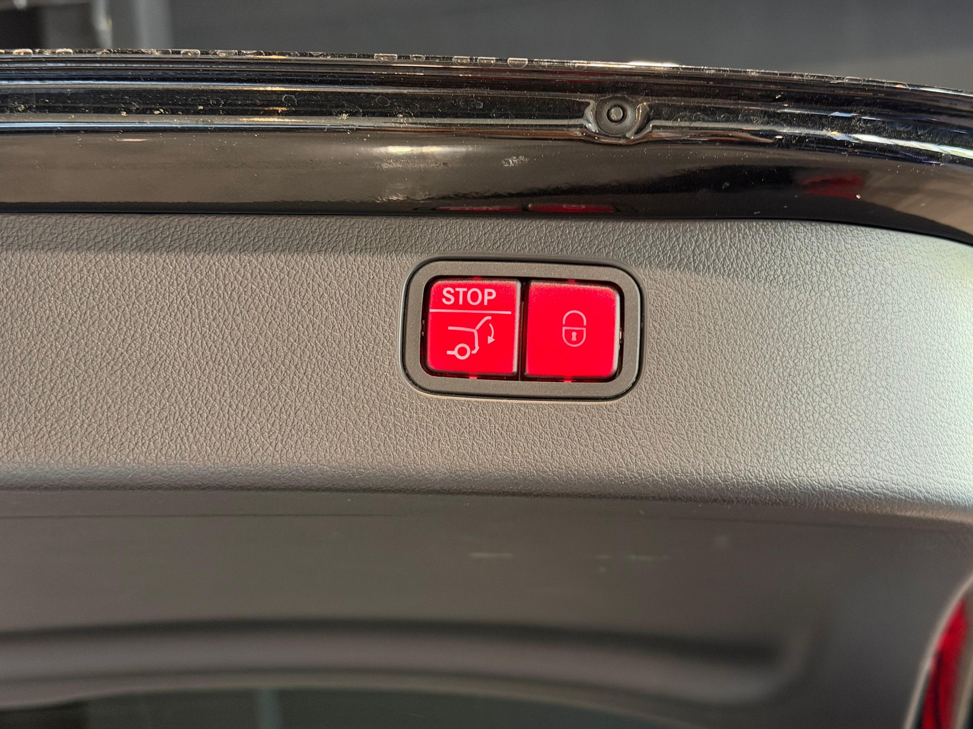 MERCEDES-BENZ C 200 T Avantgarde-image-11