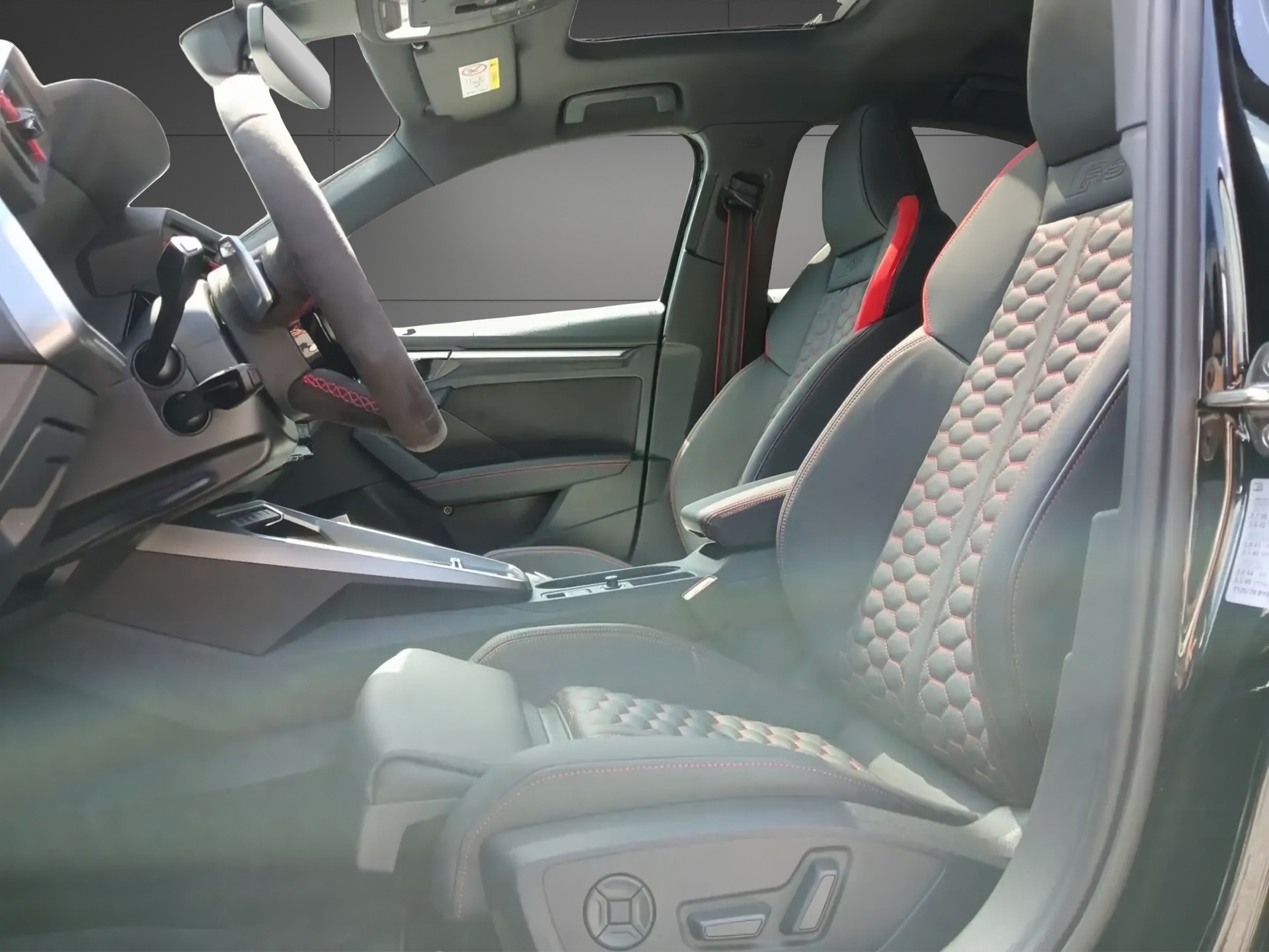 AUDI RS3 Limousine 2.5 TSI quattro S-tronic-image-8