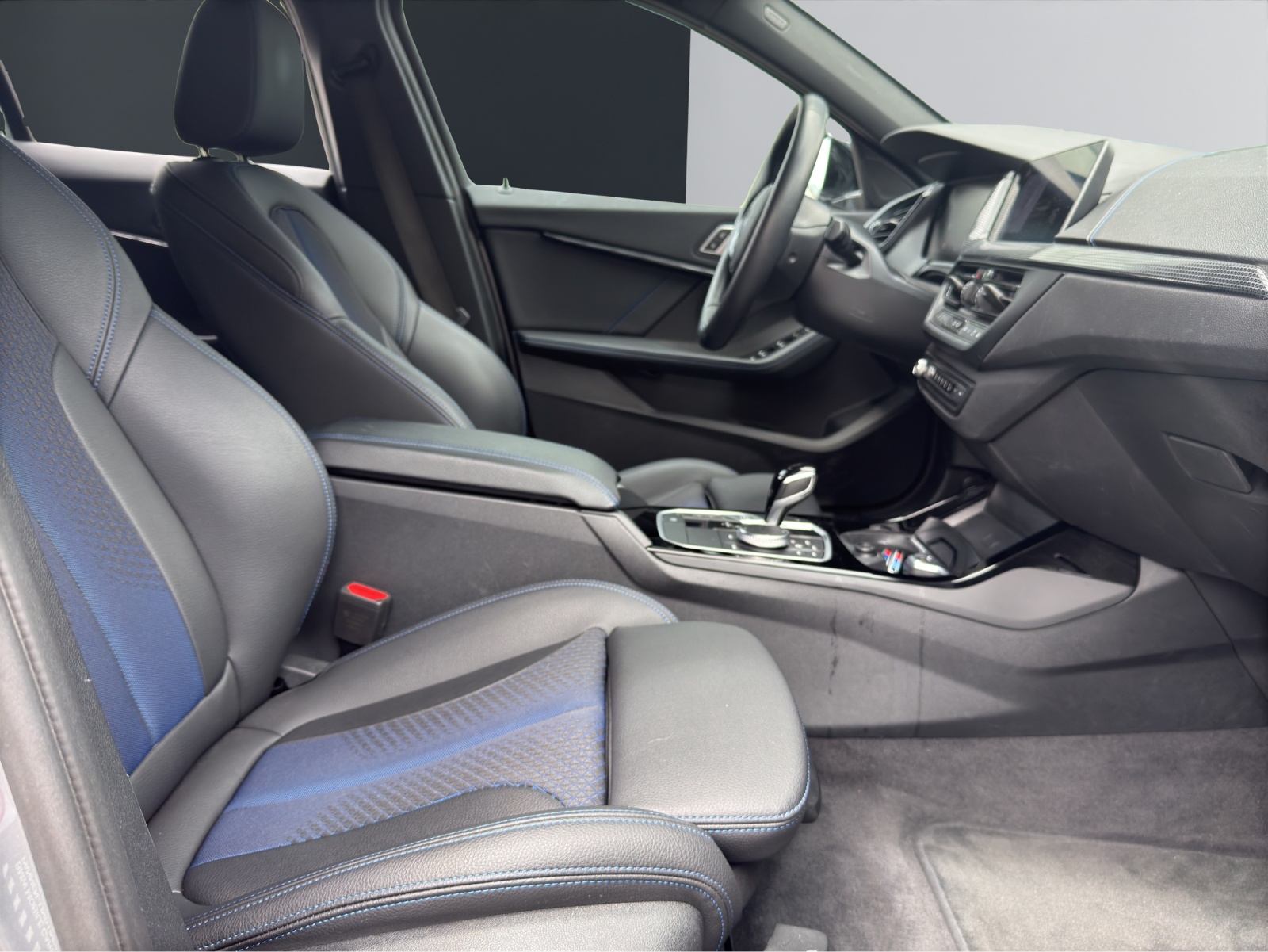BMW 118i-image-13