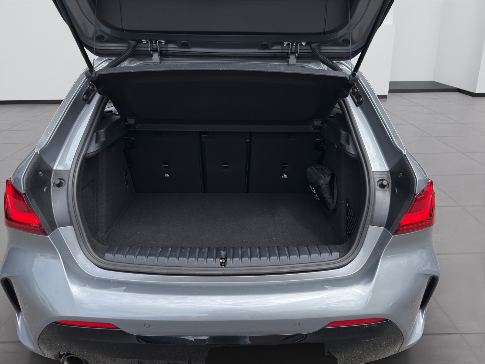 BMW 118i-image-12
