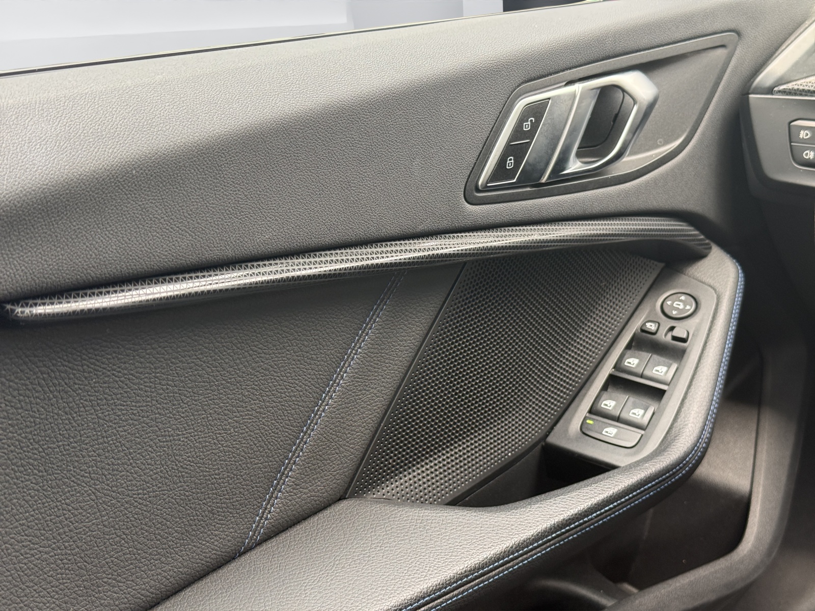 BMW 118i-image-19