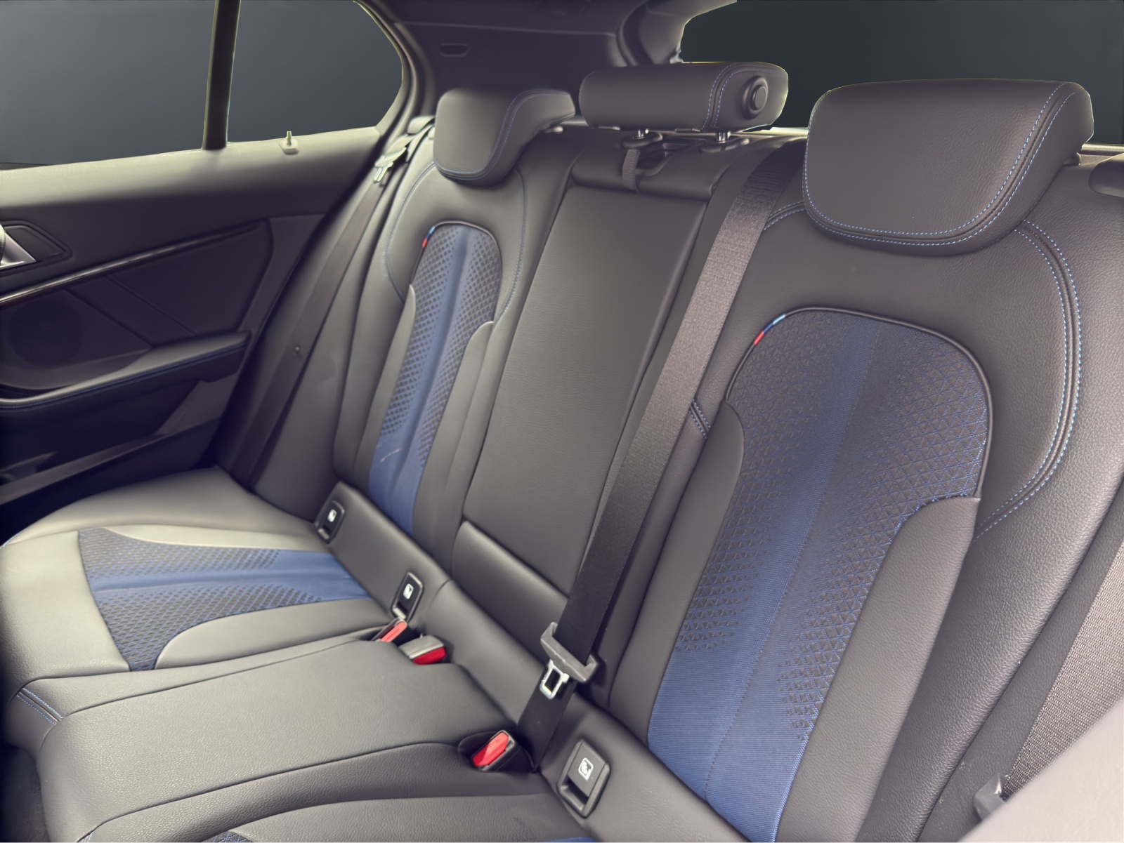 BMW 118i-image-11