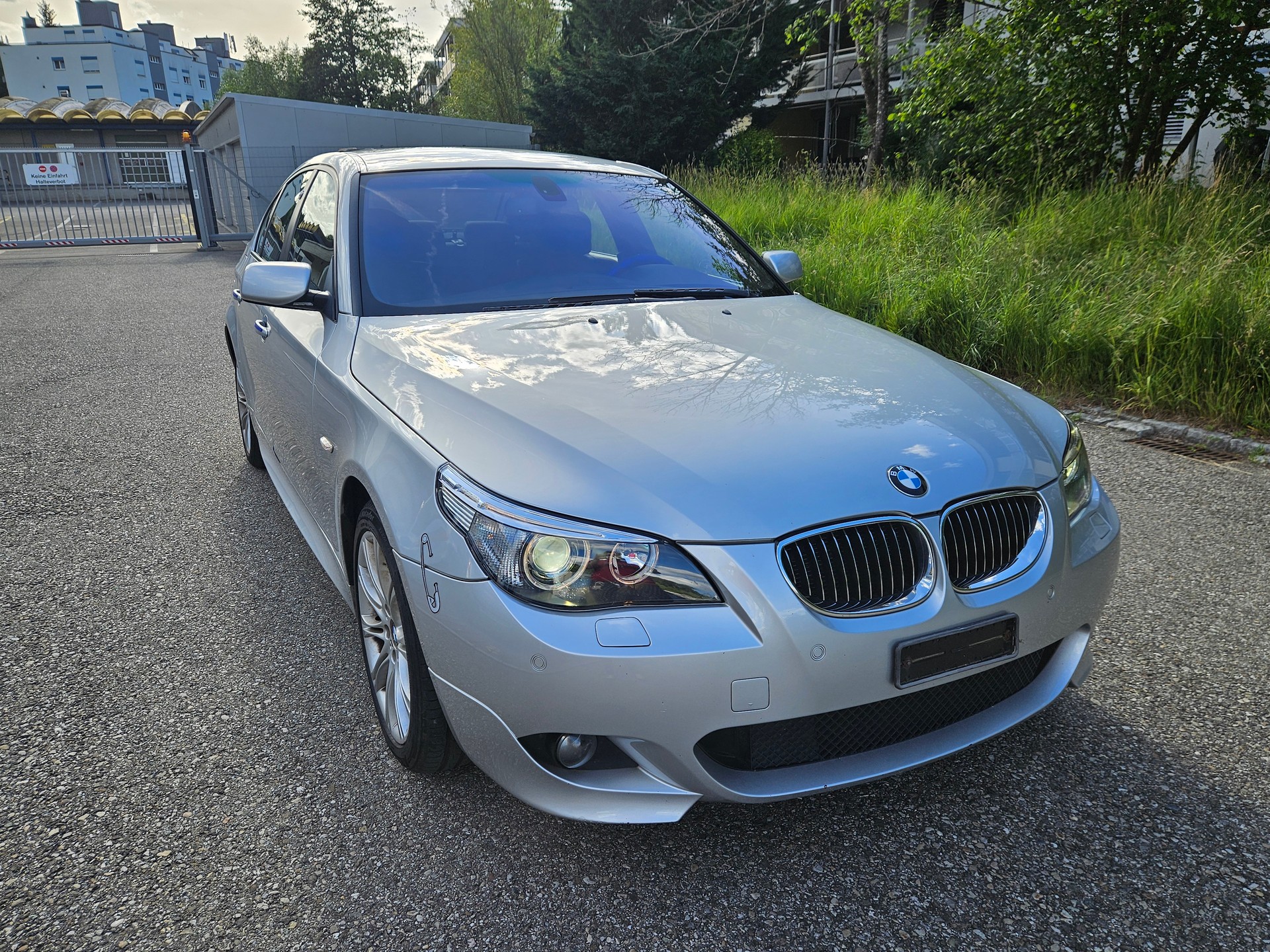 BMW 525xi-image-4