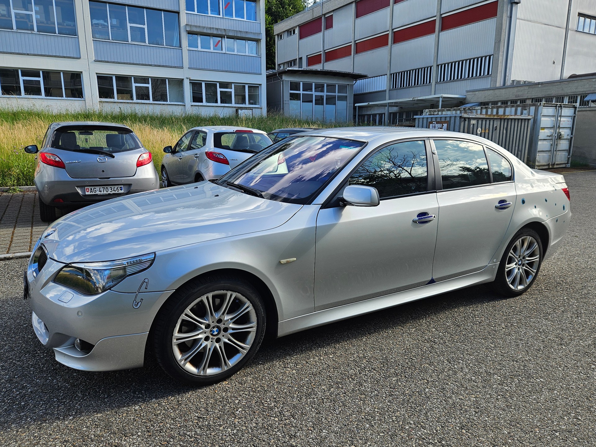 BMW 525xi-image-5