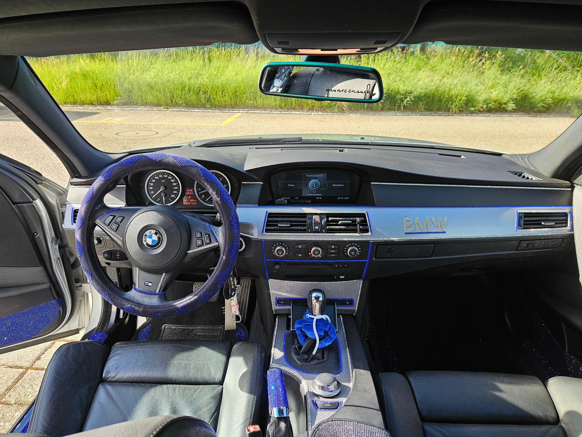 BMW 525xi-image-8