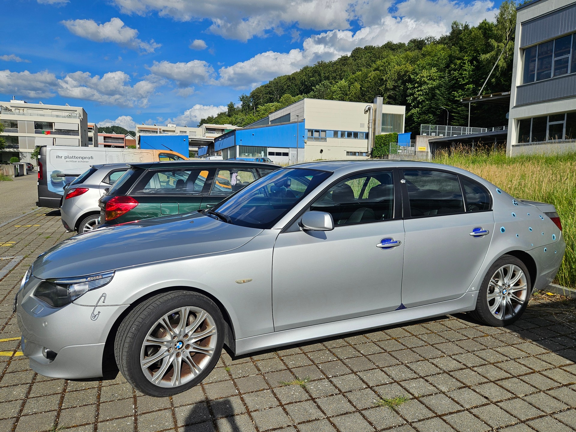 BMW 525xi-image-1