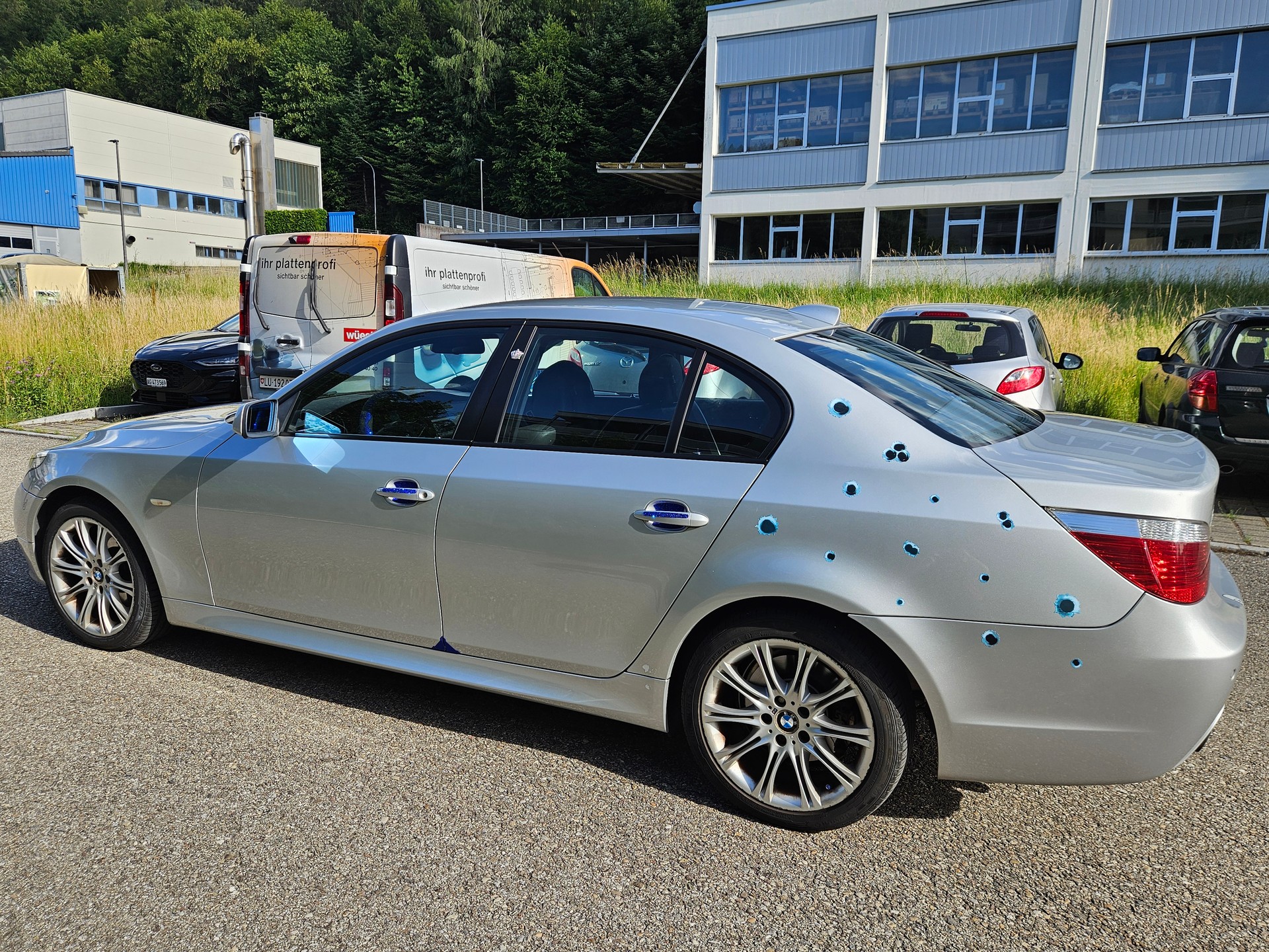 BMW 525xi-image-2