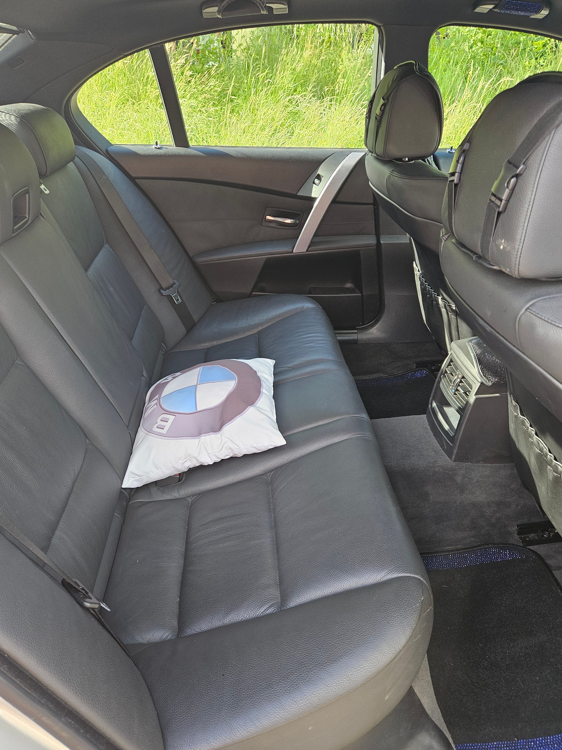 BMW 525xi-image-6