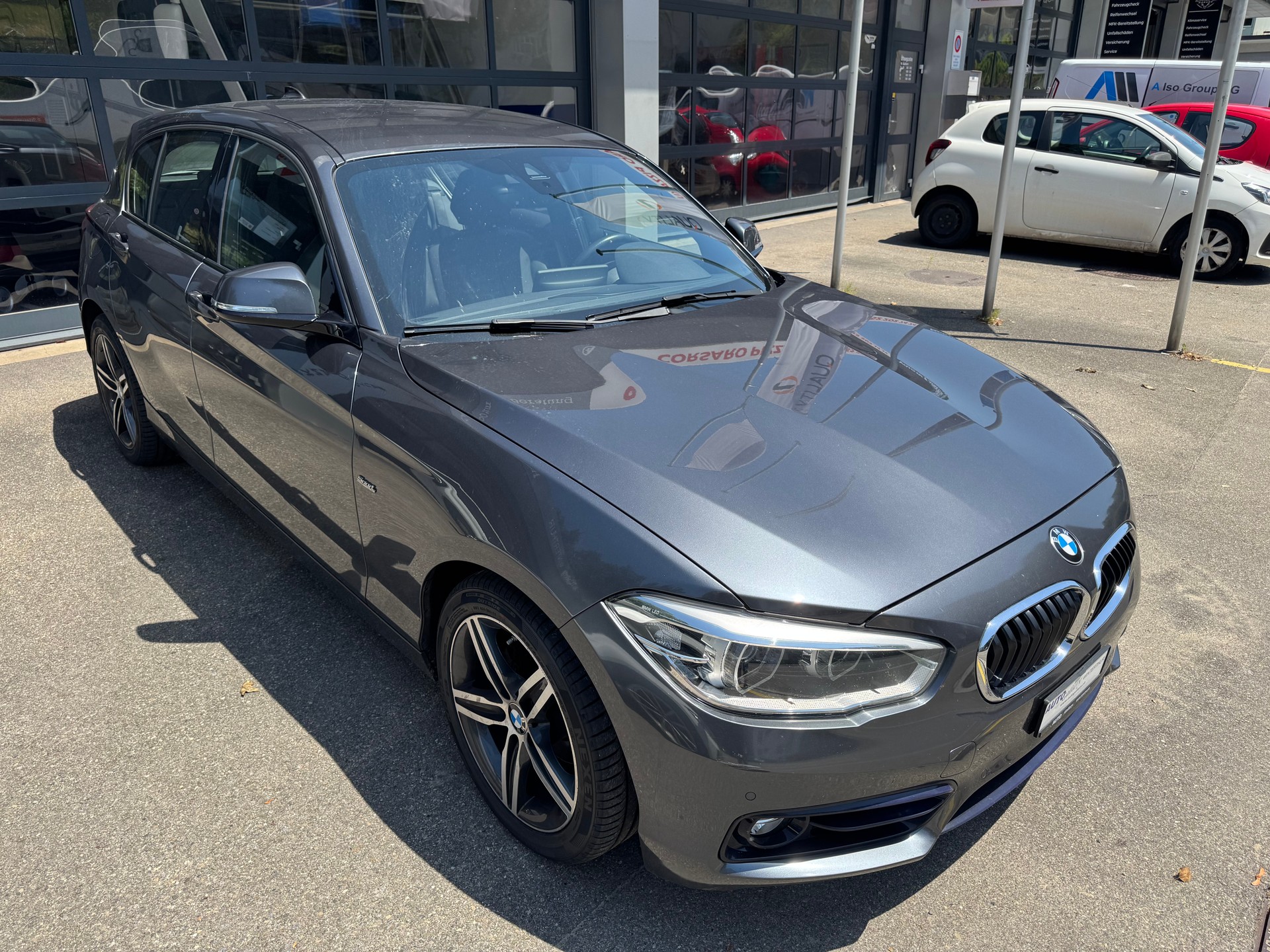 BMW 118i Sport Line Steptronic-image-0