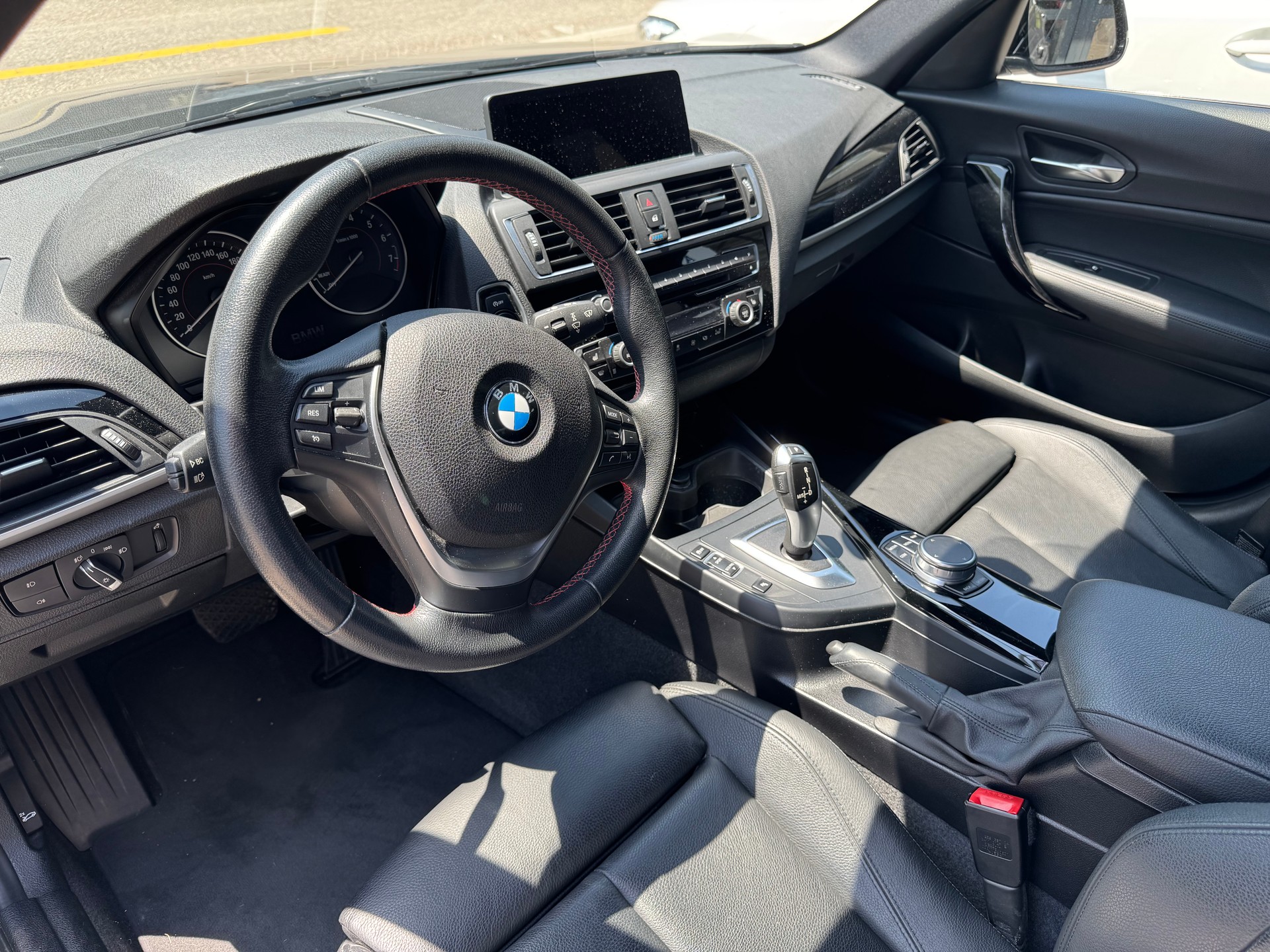 BMW 118i Sport Line Steptronic-image-6