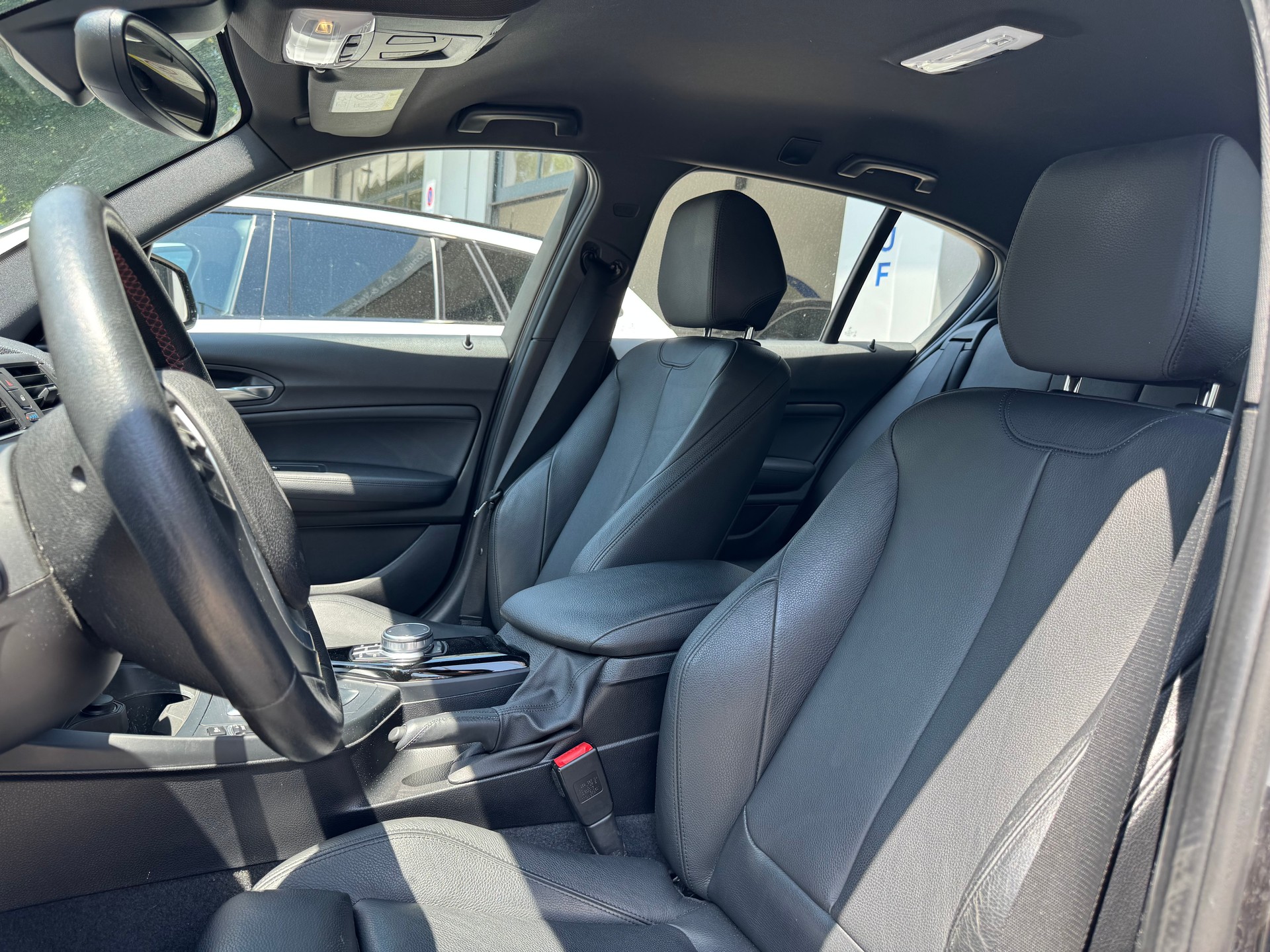 BMW 118i Sport Line Steptronic-image-7