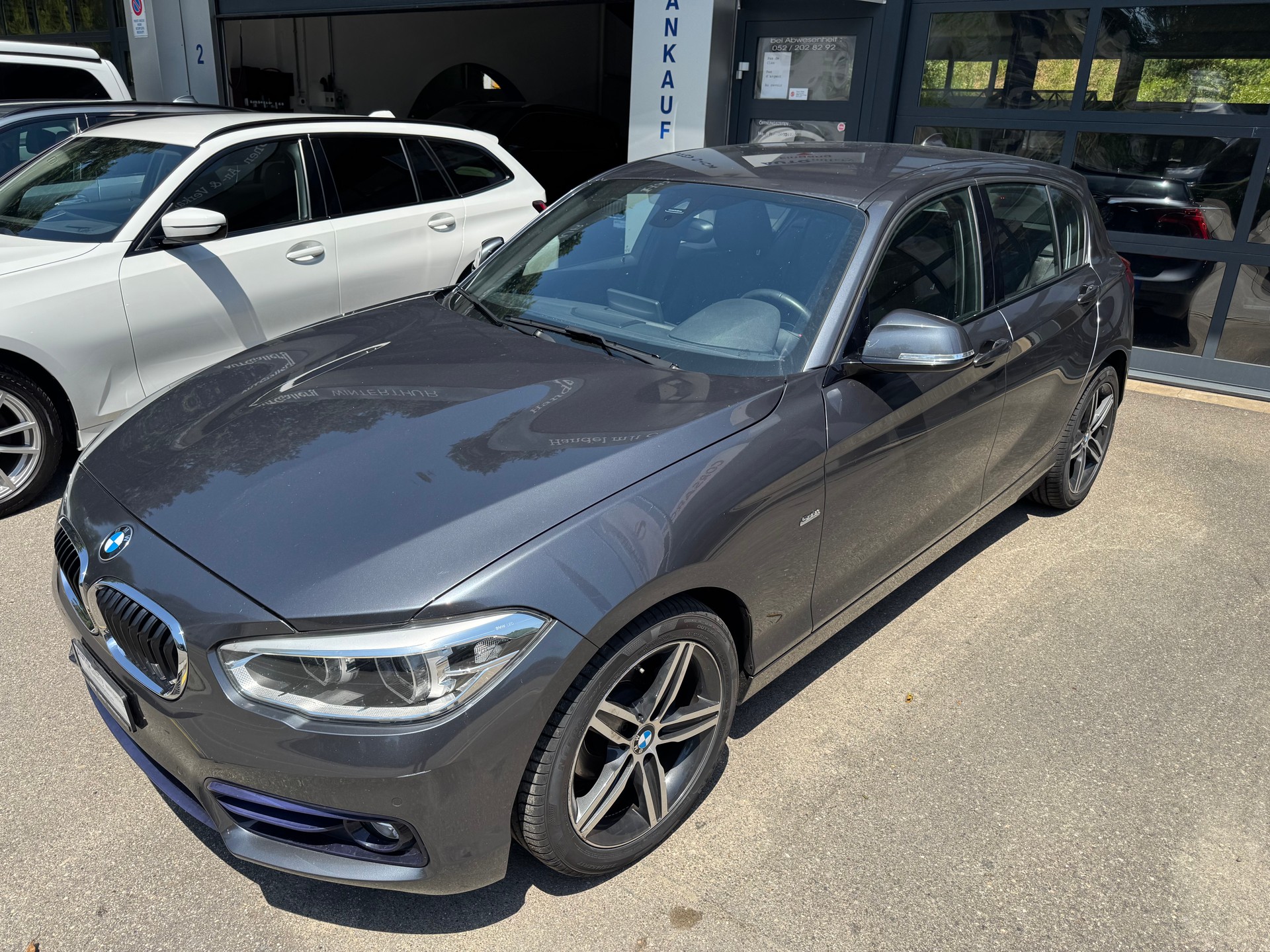 BMW 118i Sport Line Steptronic-image-2