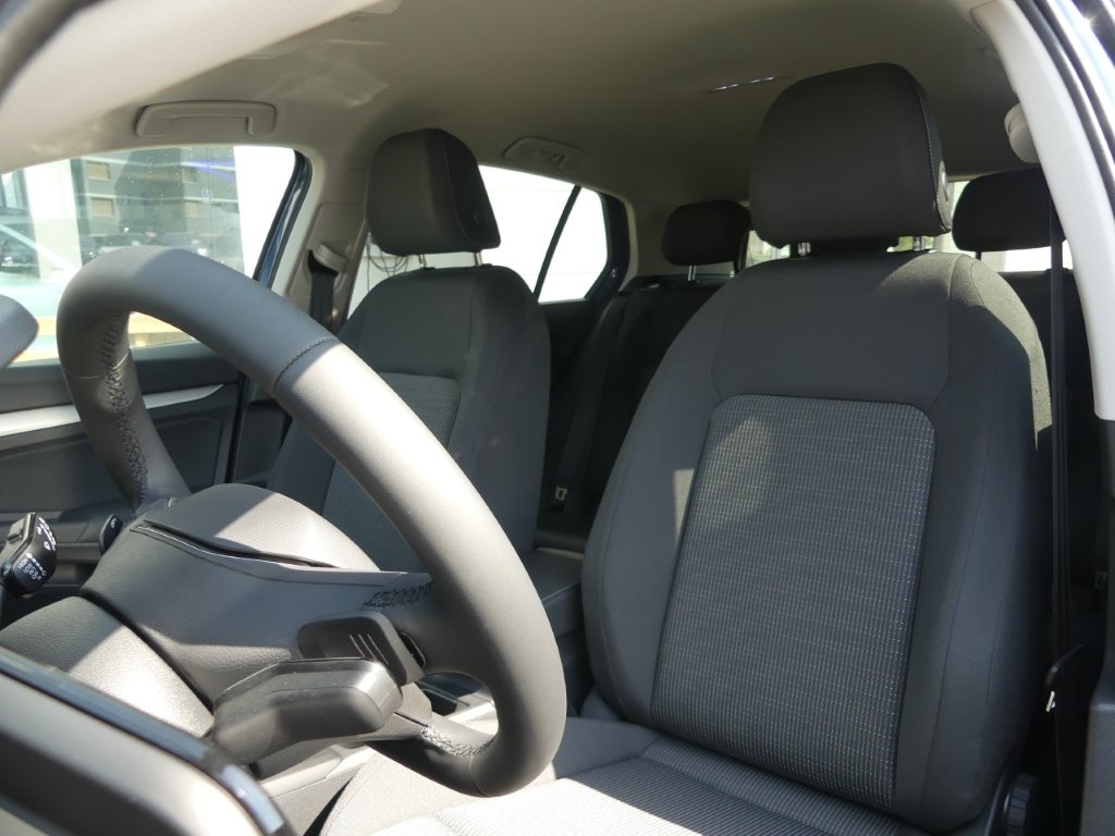 VW Golf 1.5 e TSI mHEV Value DSG-image-9